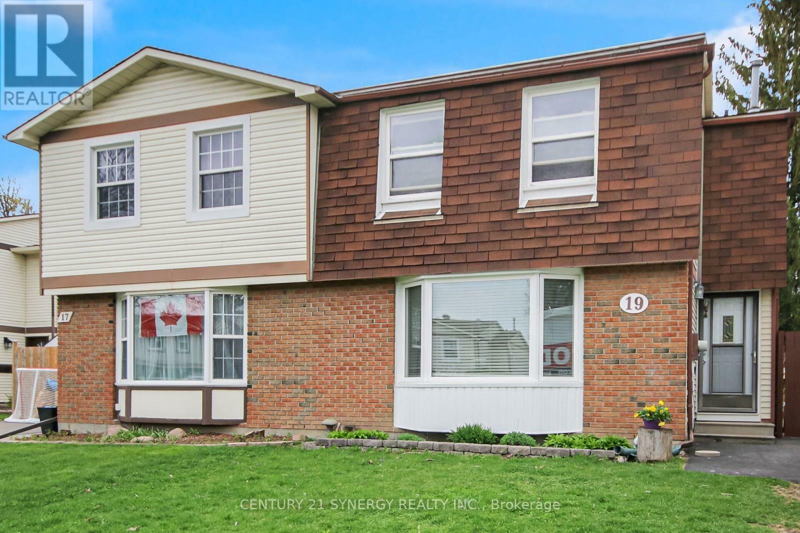 Photo de la propriété: 19 Seabrooke Drive ON K2L 2H8