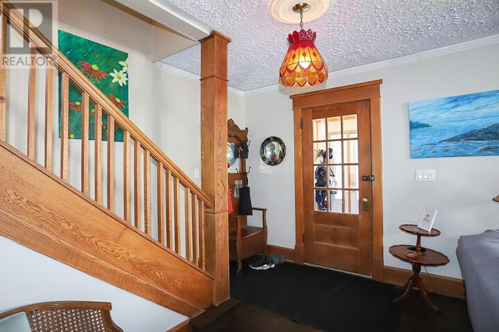 Property Photo: 142 Woodward Ave ON P6A 3T7