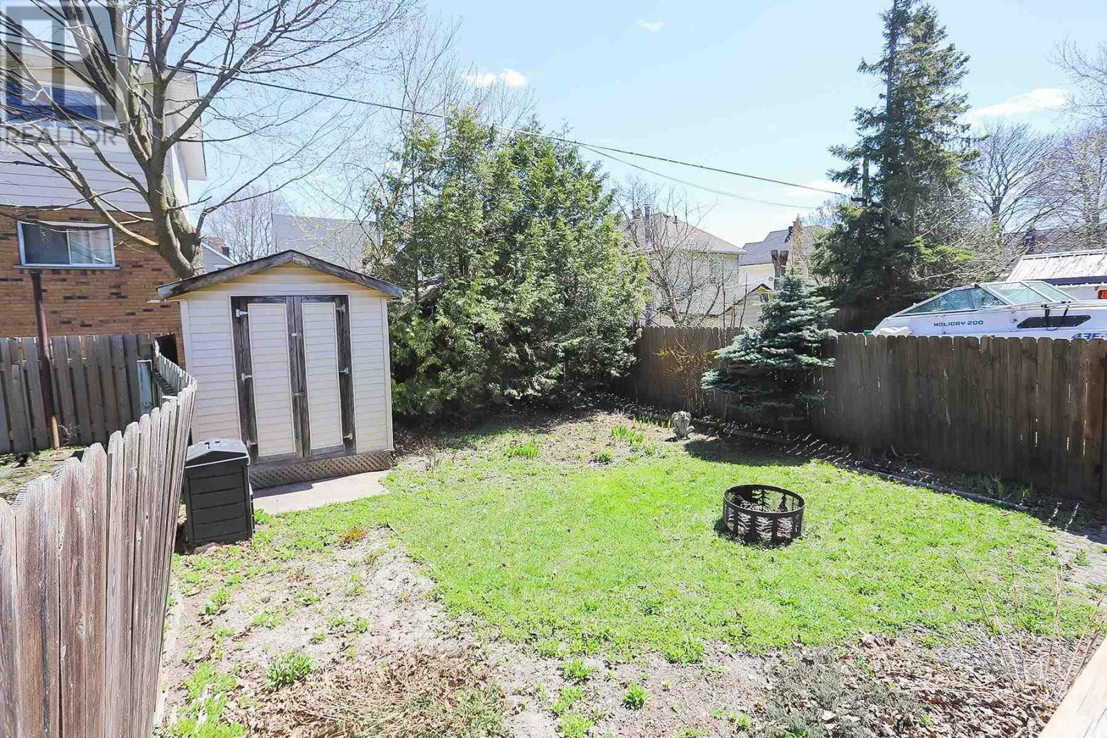 Property Photo: 142 Woodward Ave ON P6A 3T7