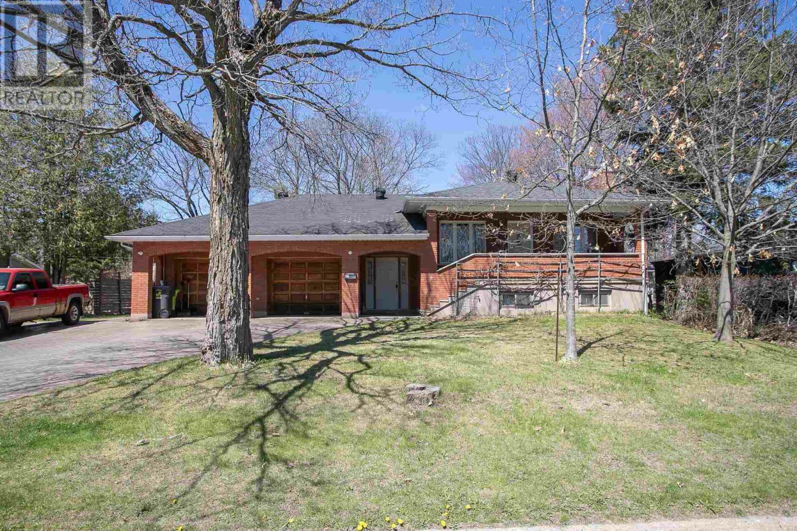 Photo de la propriété: 174 Tilley Rd ON P6B 3Z1