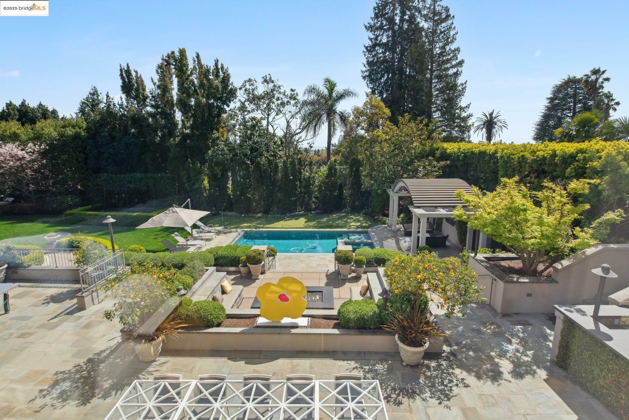 Property Photo: 44 Farragut Ave CA 94610
