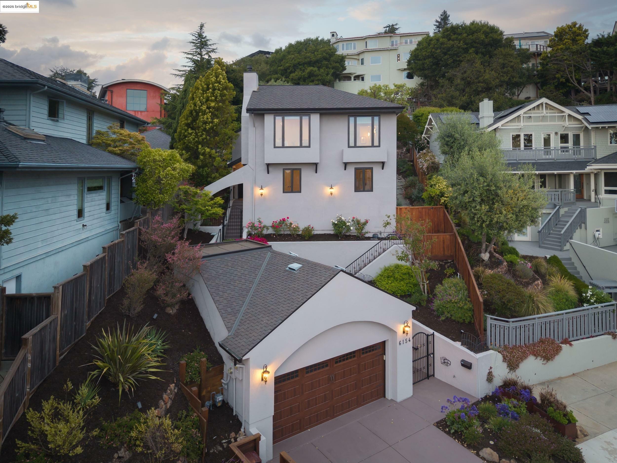 Property Photo: 6154 Buena Vista Ave CA 94618