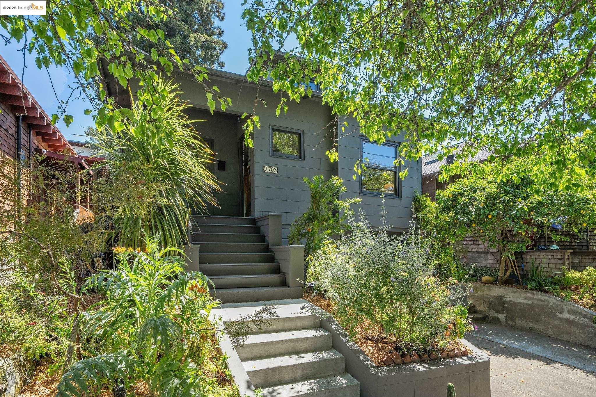 2705 Mathews St  Berkeley CA 94702 photo