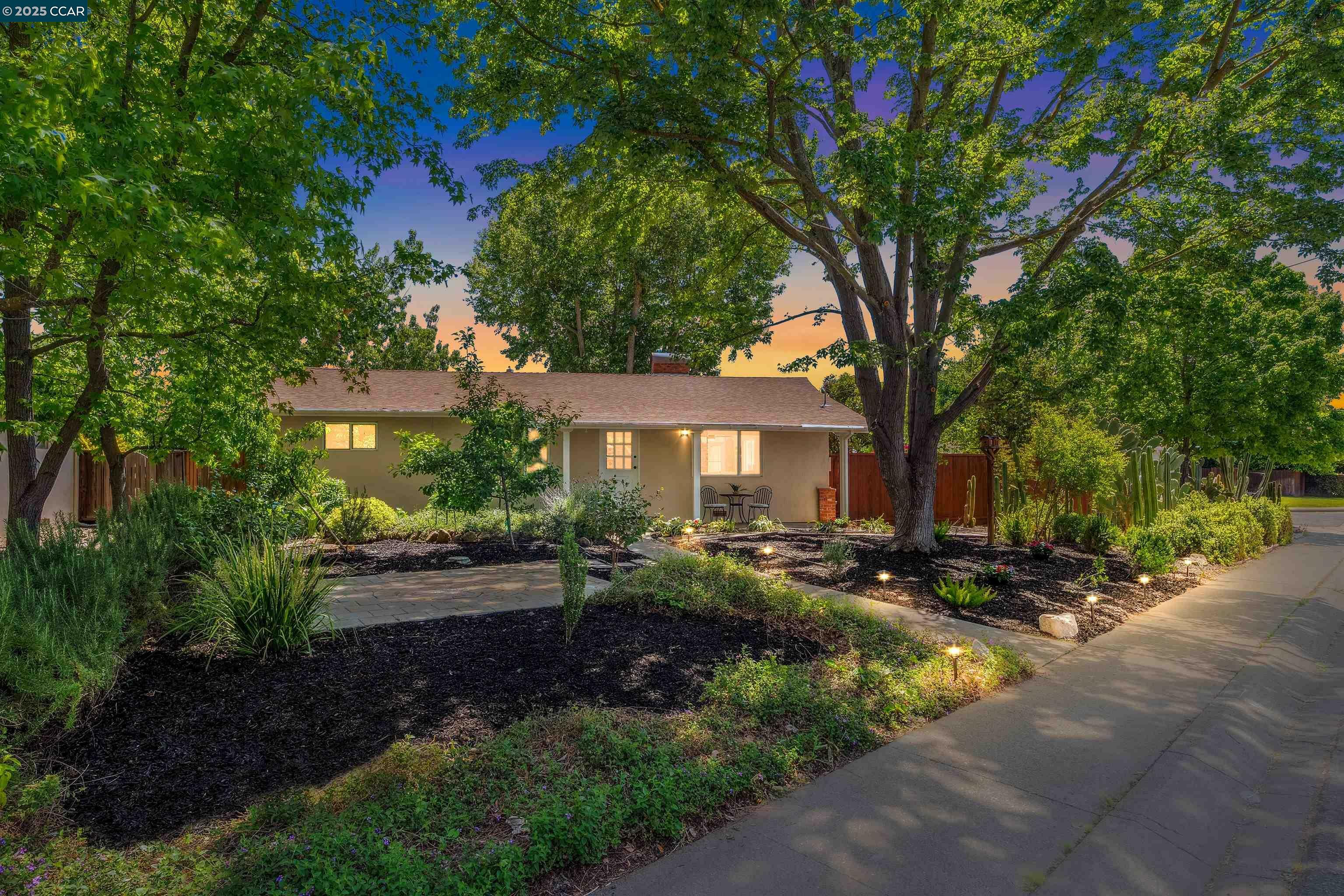 Property Photo: 701 Duke Cir CA 94523