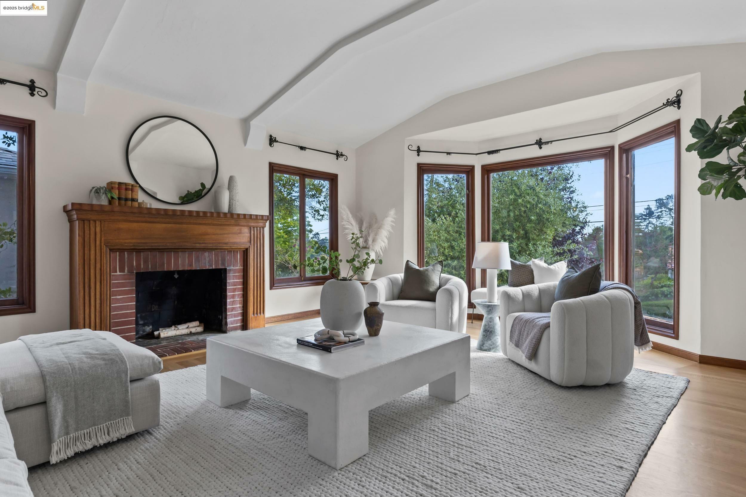 Property Photo: 5468 Proctor Ave CA 94618
