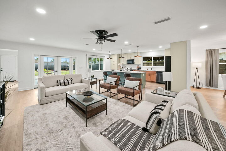 Property Photo: 920 W Beach Drive FL 32401