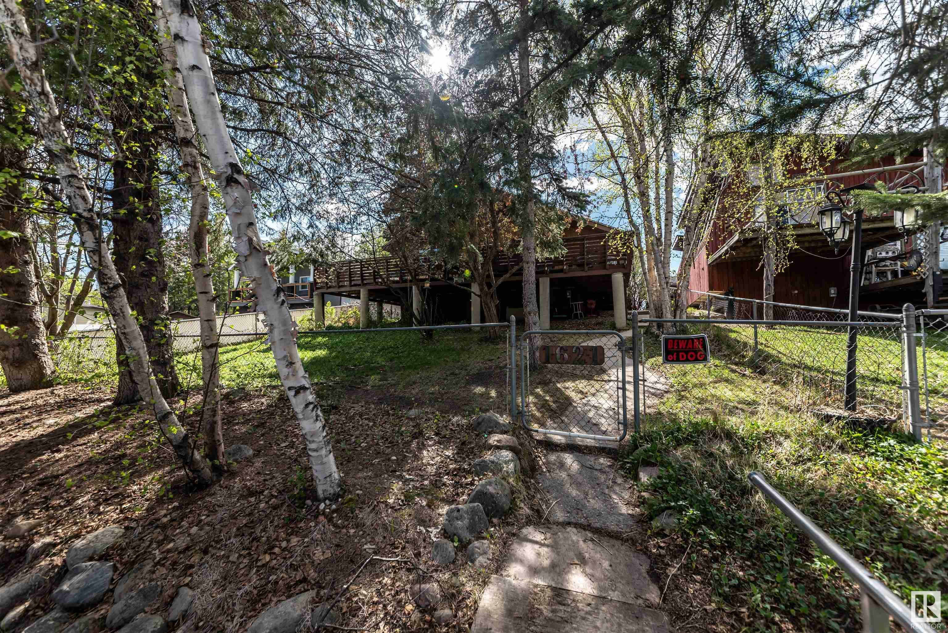 Property Photo: 1621 Marine Crescent AB T0E 0A2
