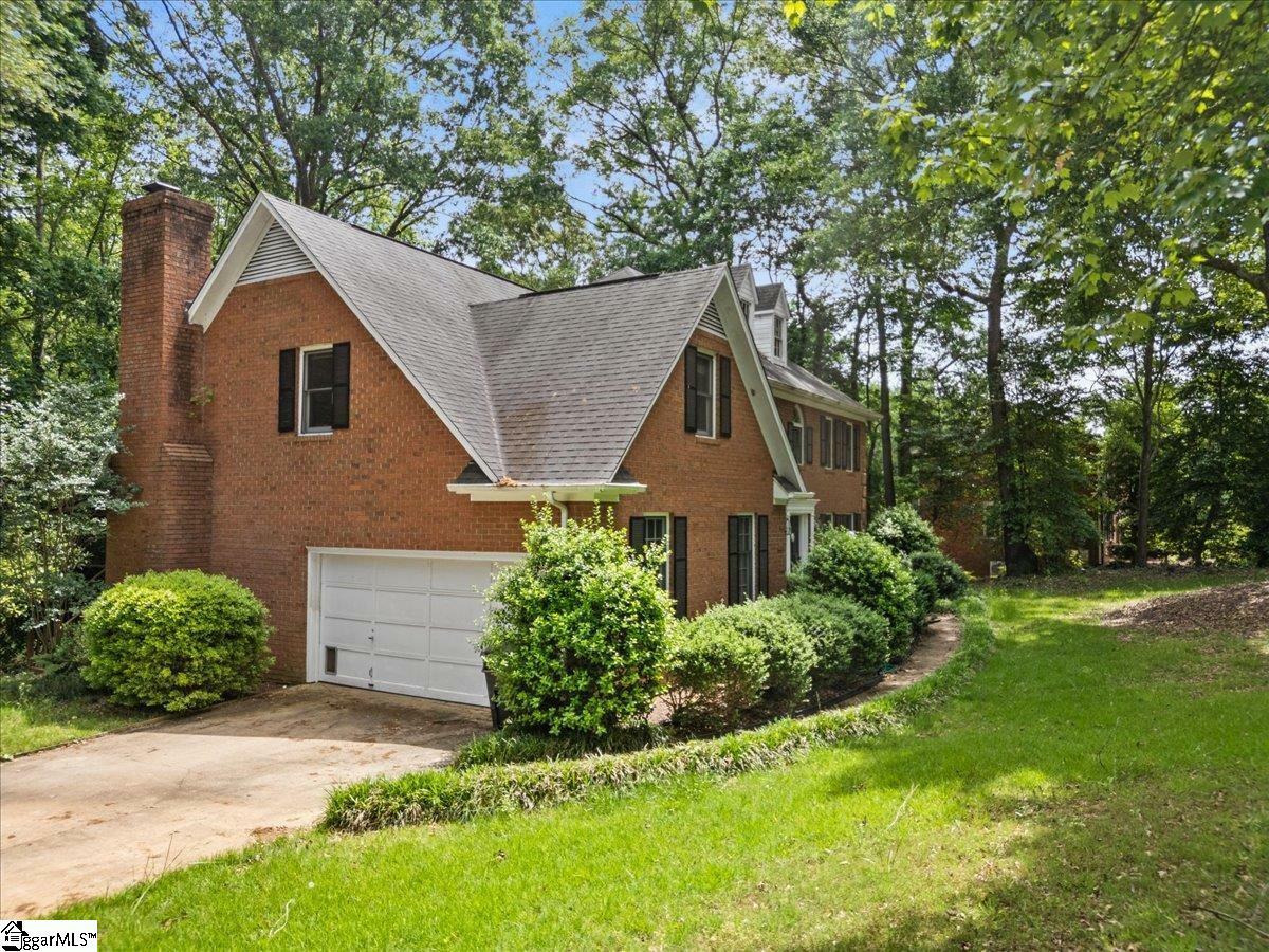 Property Photo:  402 Woodgrove Trace  SC 29301 