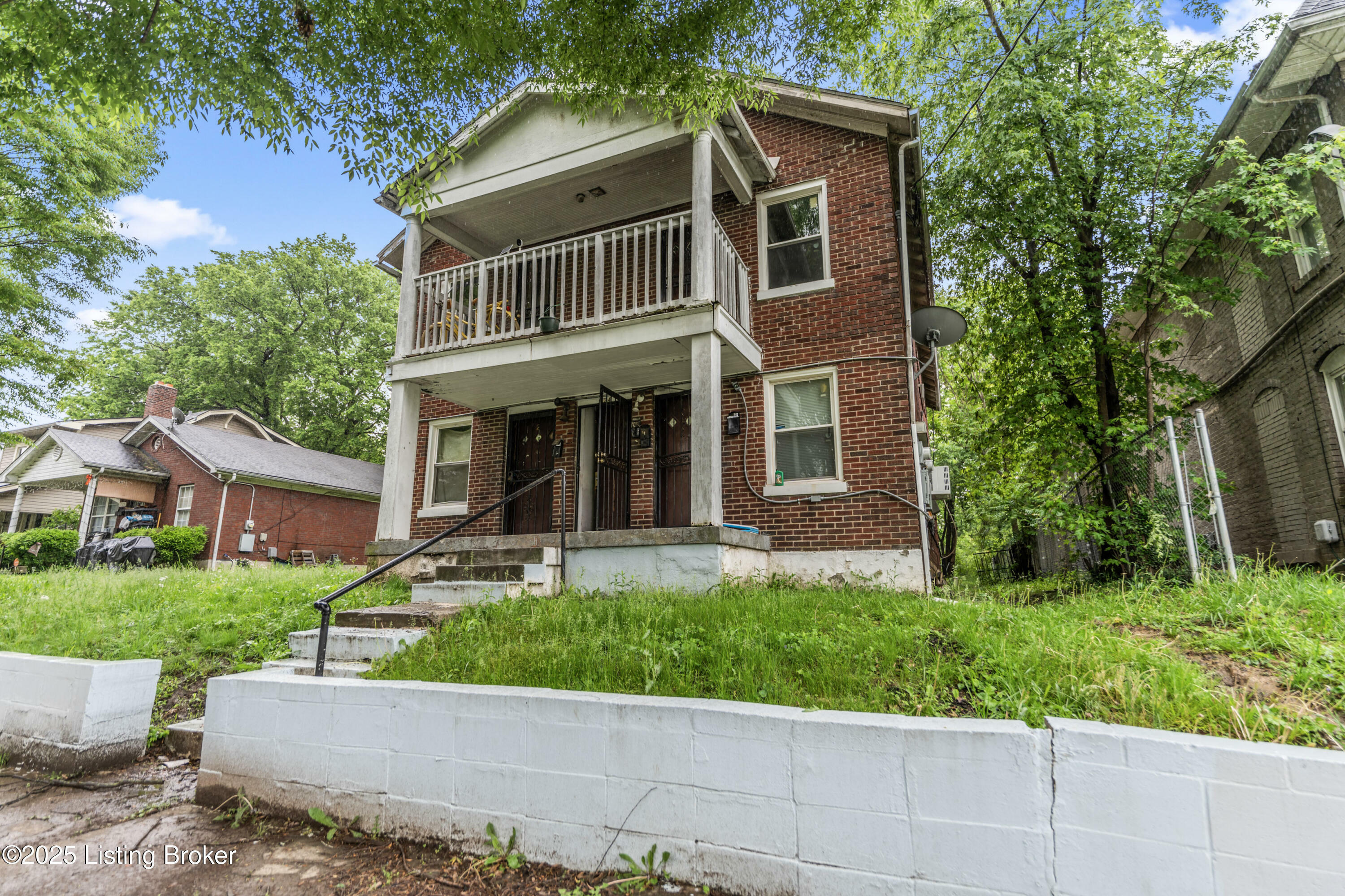 Property Photo: 1724 W Ormsby Ave KY 40210