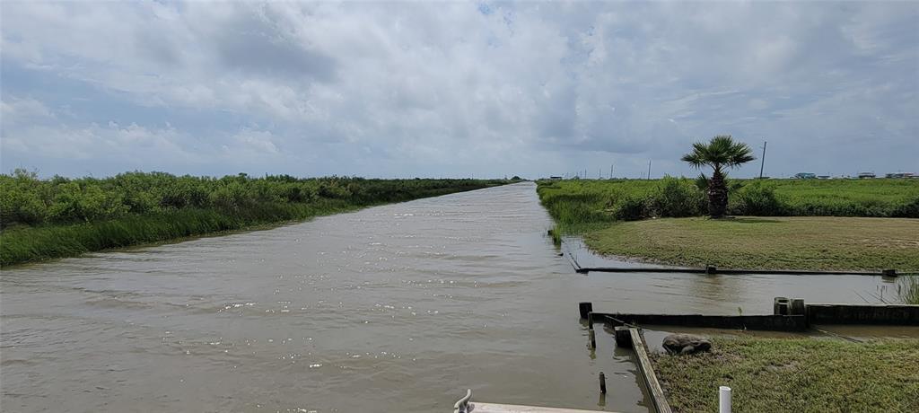 Property Photo: 1224 4th Street TX 77617