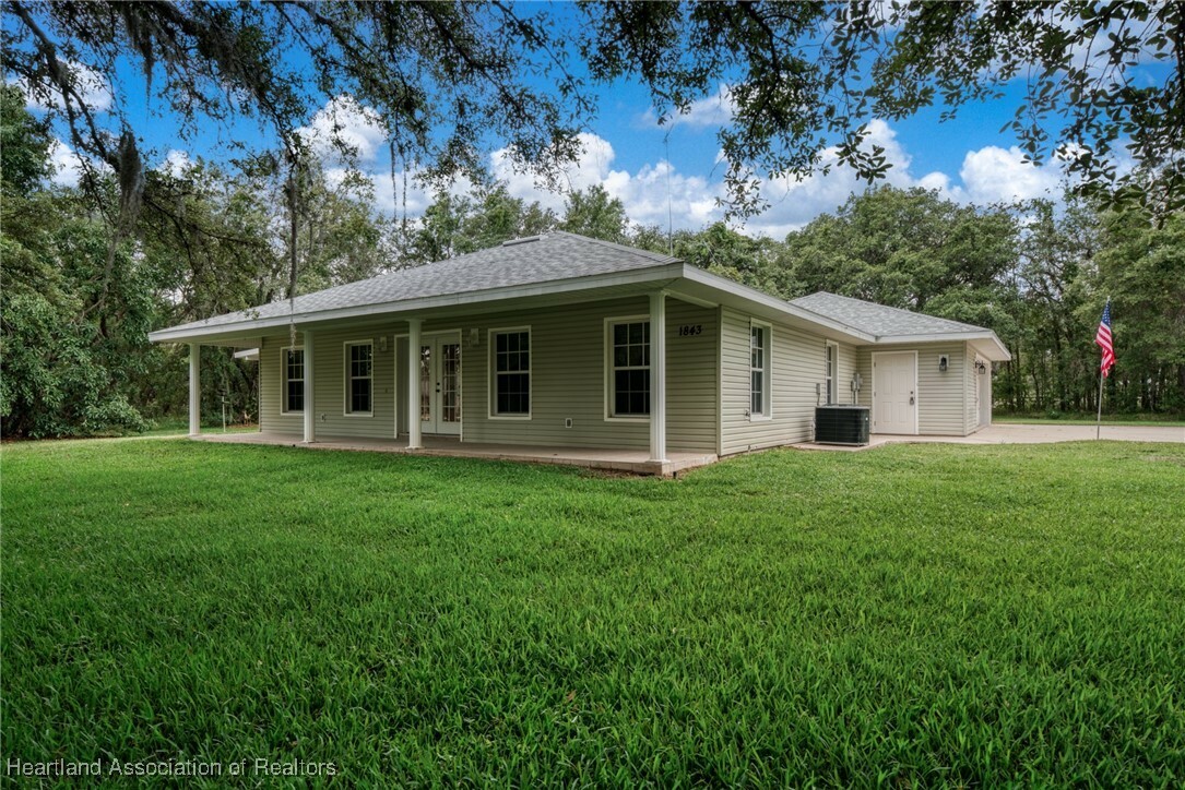 Property Photo: 1843 N Valencia Drive FL 33825
