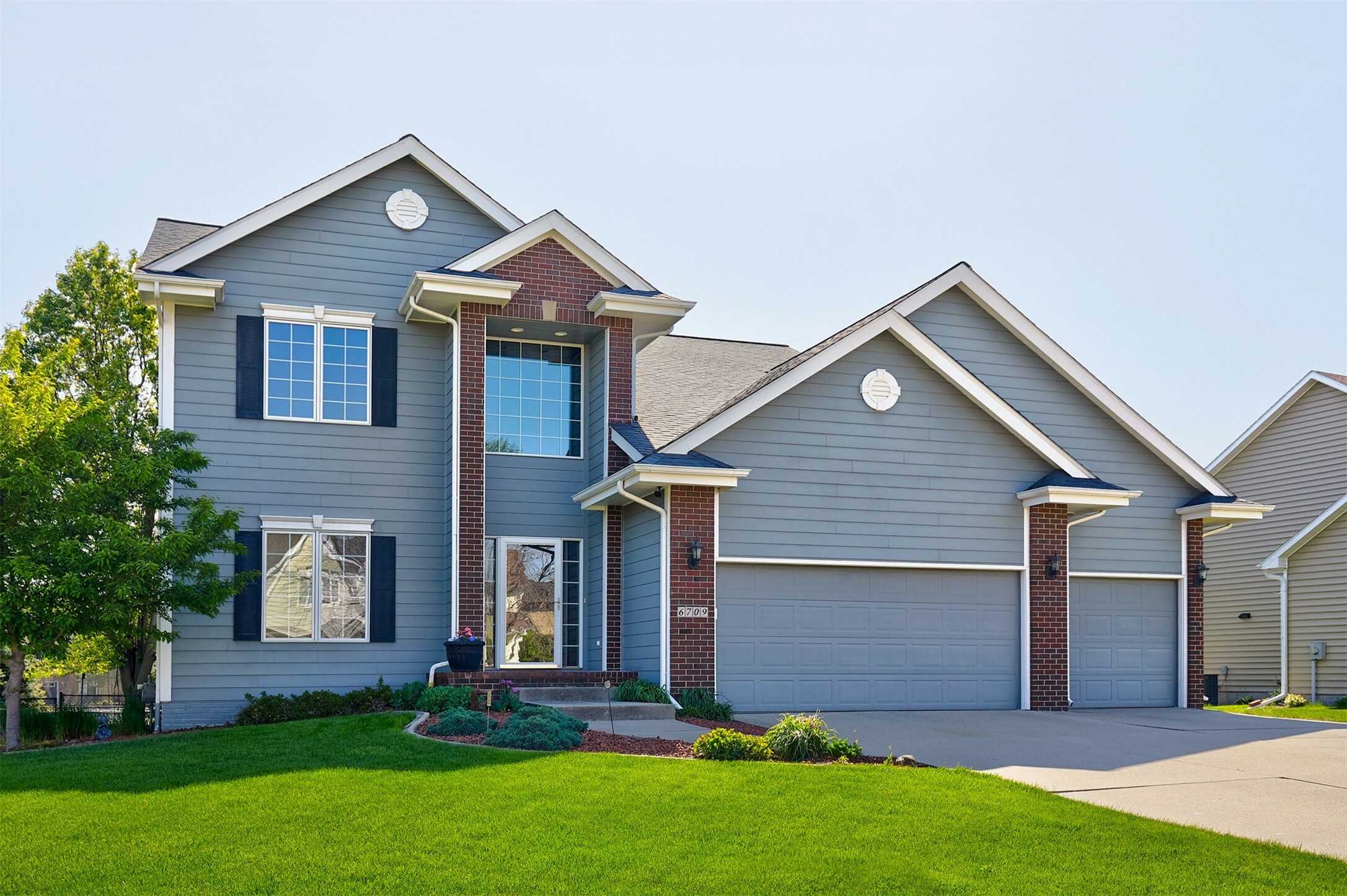 Property Photo: 6709 Cheldon Court IA 50131