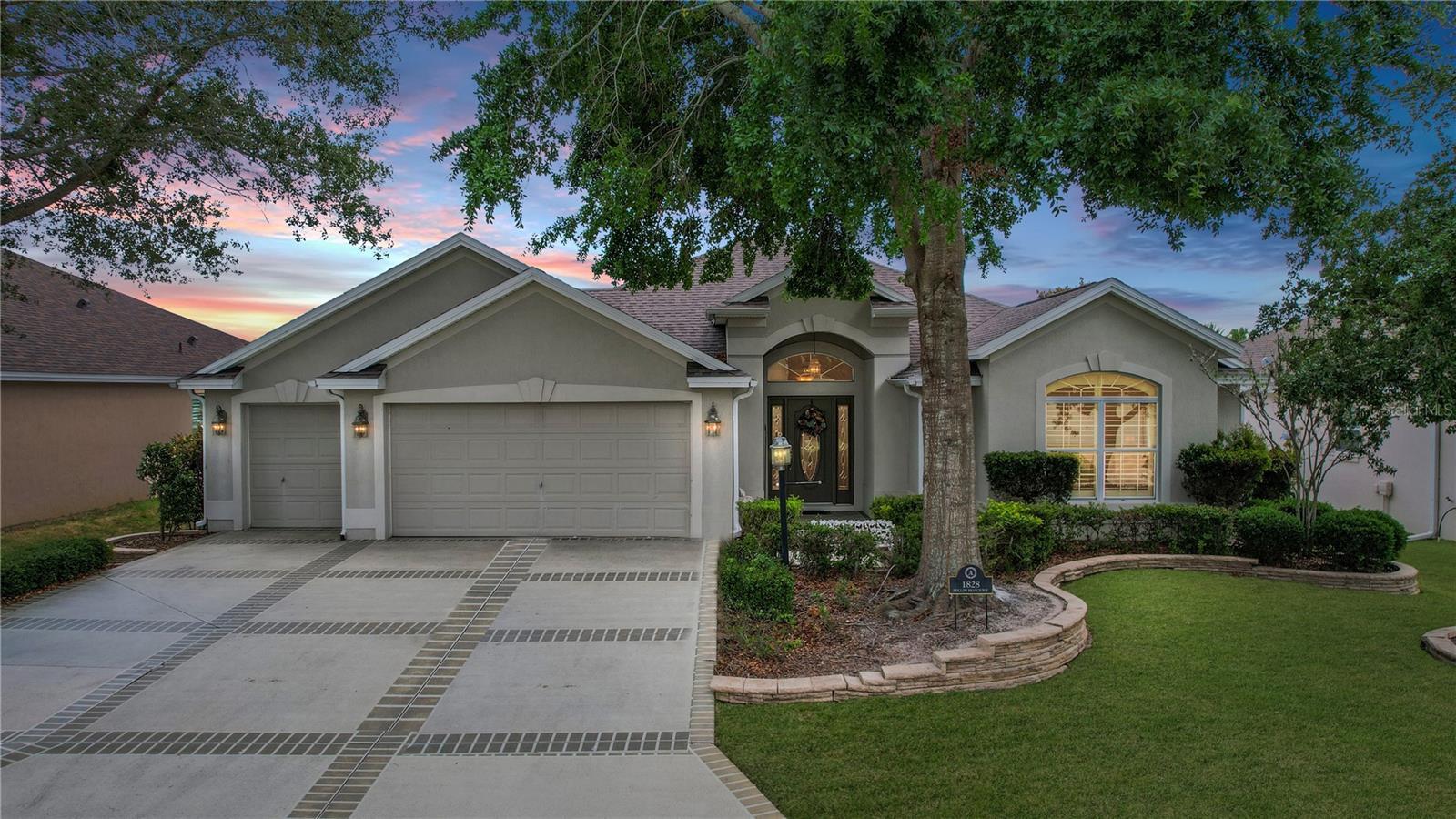Property Photo: 1828 Hollow Branch Way FL 32162