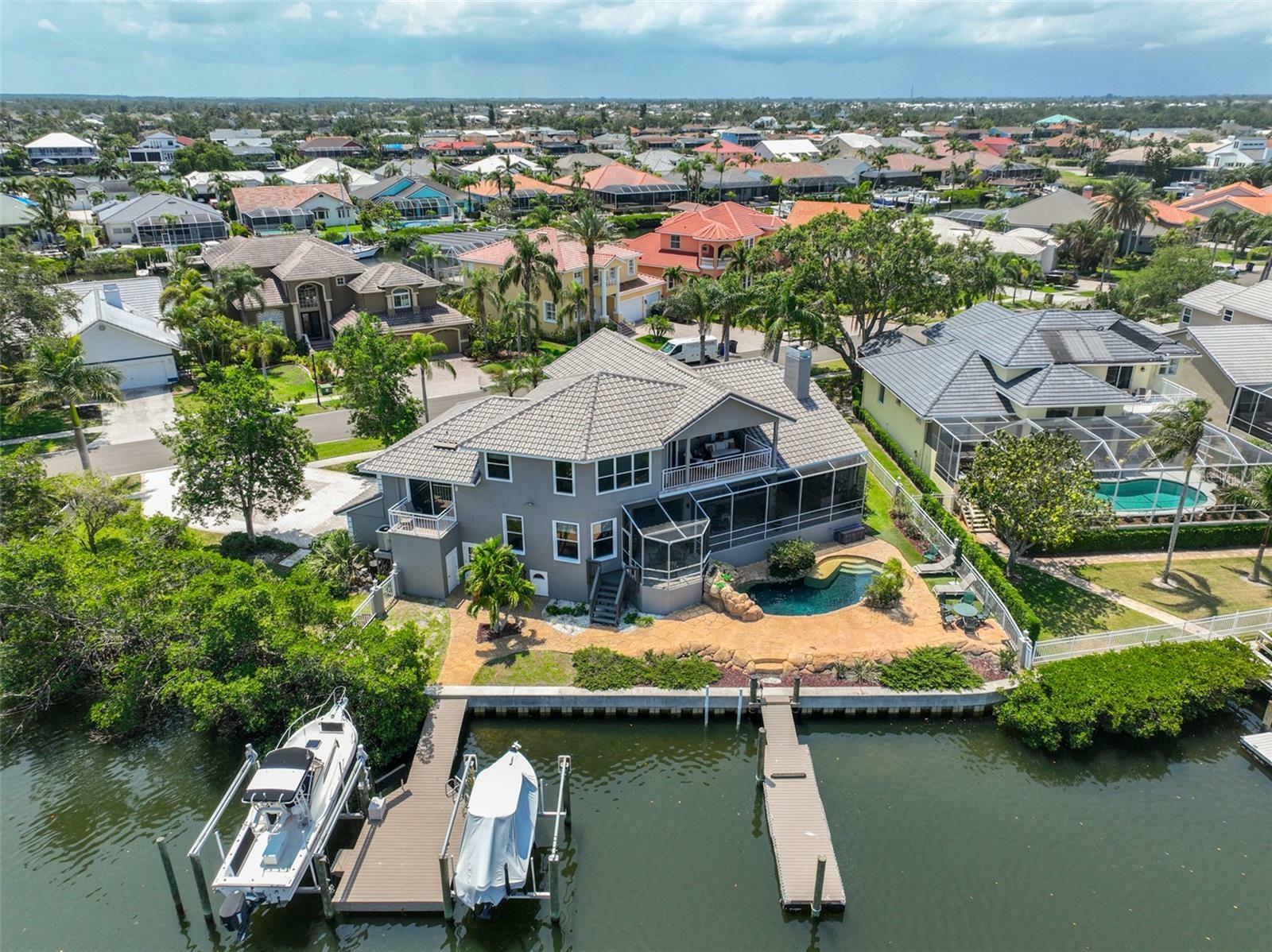 Property Photo: 915 Symphony Isles Boulevard FL 33572