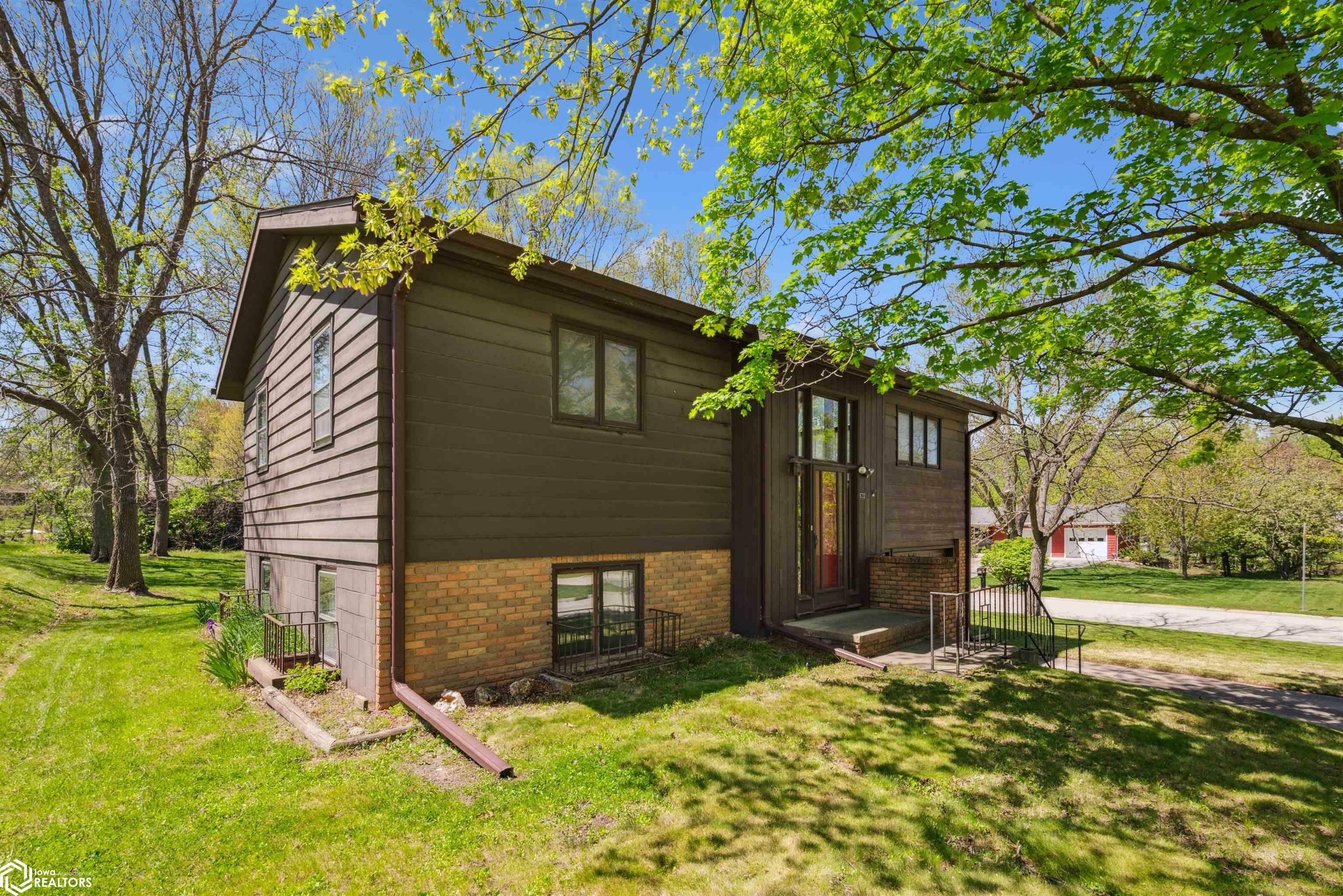 Property Photo: 620 Highview Street IA 50201