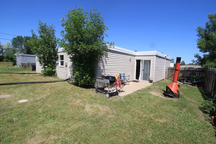 Property Photo:  909A 21st Ave NW  ND 58703 