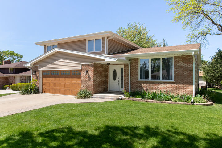 Property Photo: 12 James Drive IL 60559
