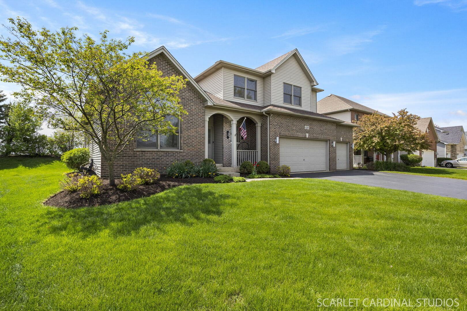 Property Photo: 426 Sudbury Circle IL 60543