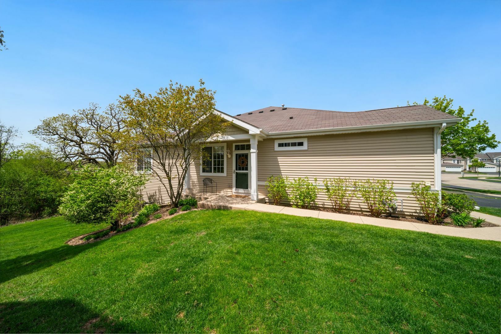 Property Photo: 1468 W Remington Lane IL 60073