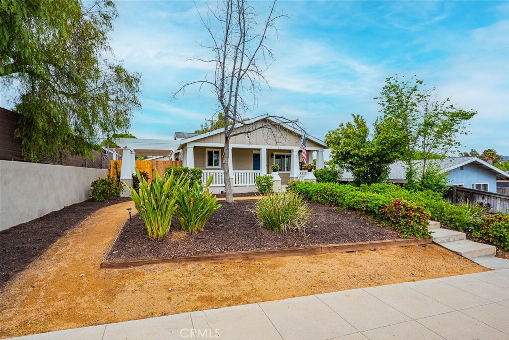 Property Photo: 807 W Pottery Street CA 92530