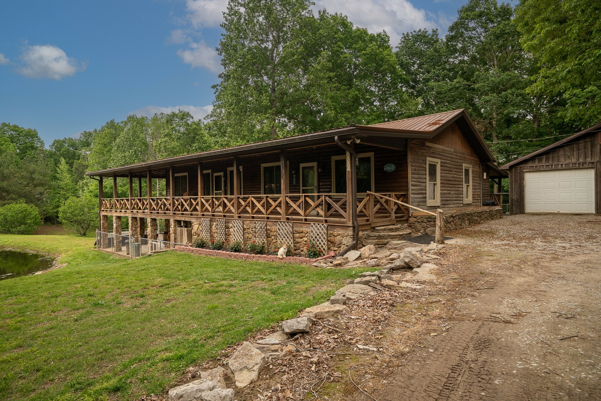 Property Photo: 9850 Buttermilk Ridge Rd TN 38464