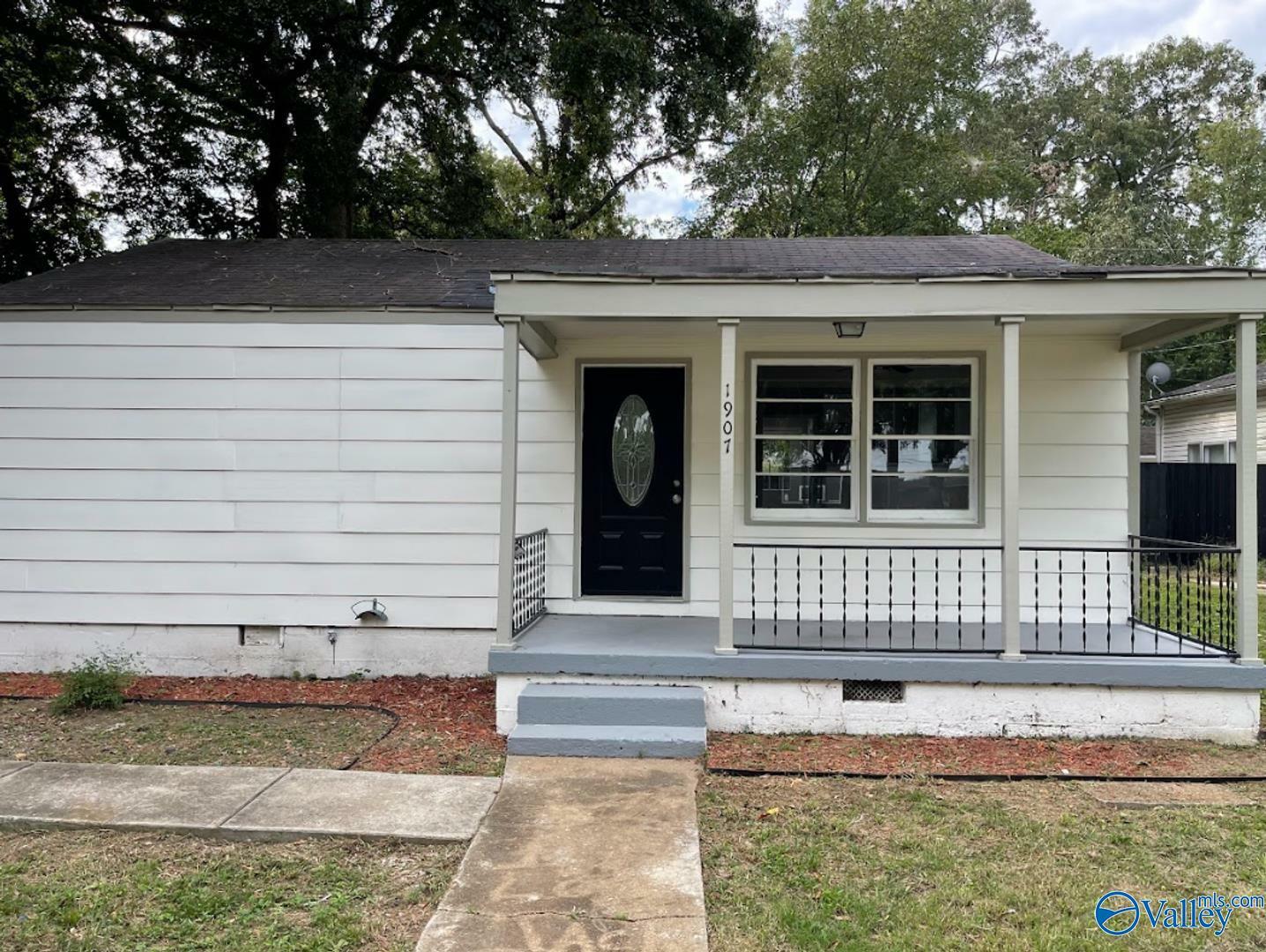 Property Photo:  1907 7th Street  AL 35601 