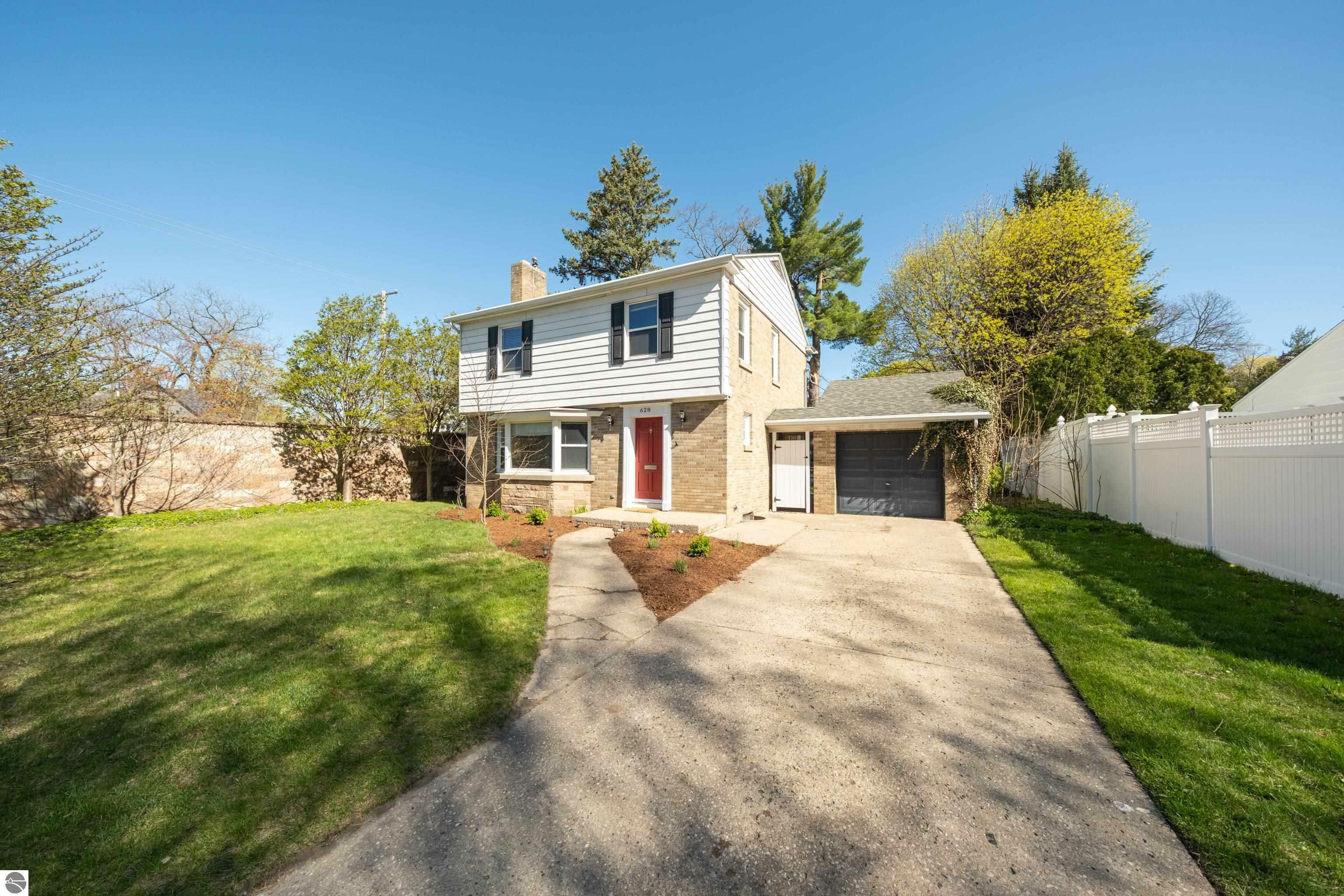 628 Sixth Street  Traverse City MI 49684 photo