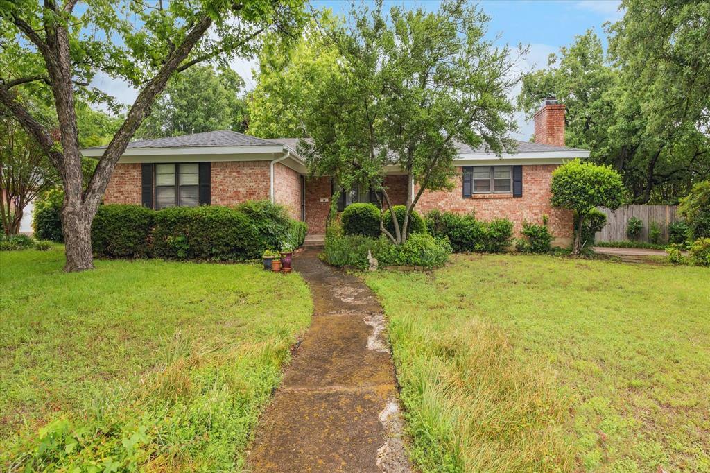 Property Photo: 605 Clebud Drive TX 76040
