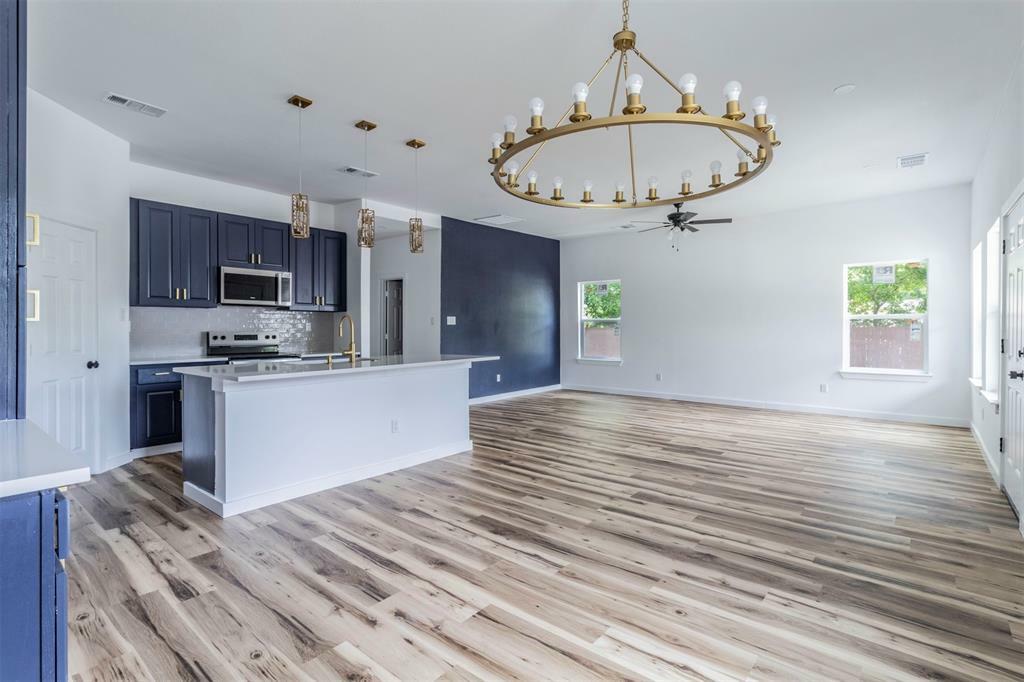 Property Photo: 1014 Trinity Street TX 76031