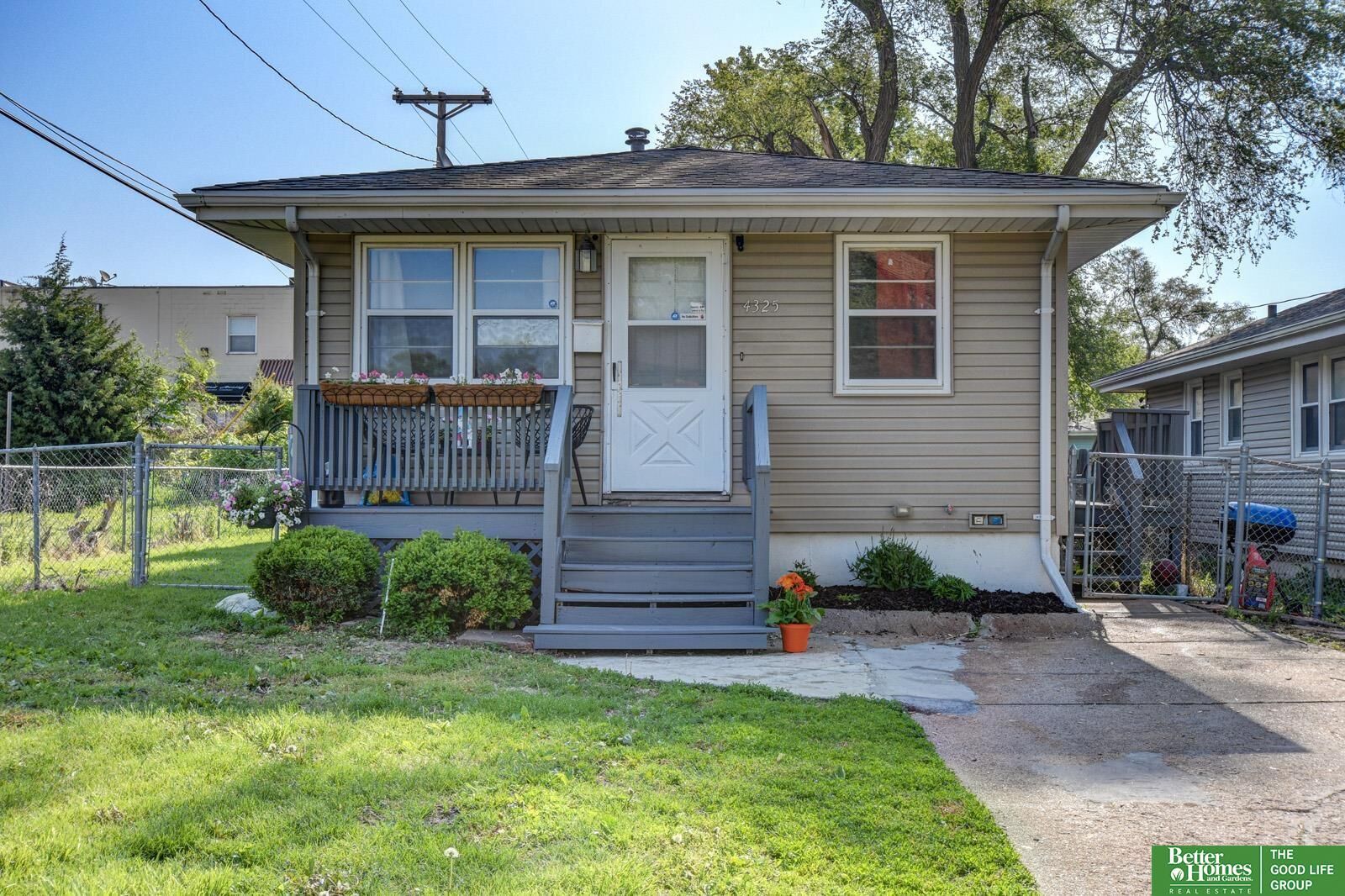 Property Photo:  4325 N 65 Street  NE 68104 