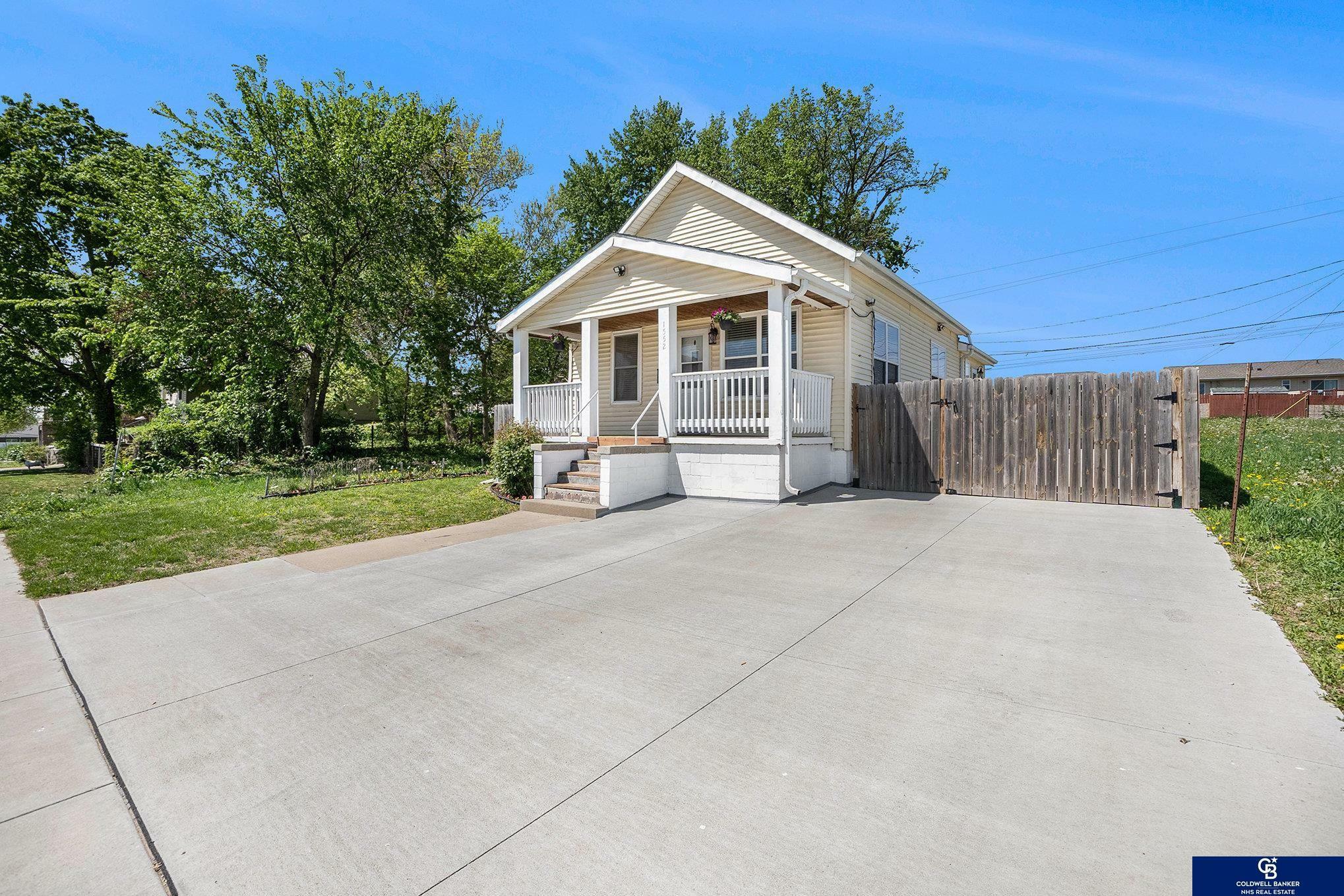 Property Photo: 1552 N 17th Street NE 68110