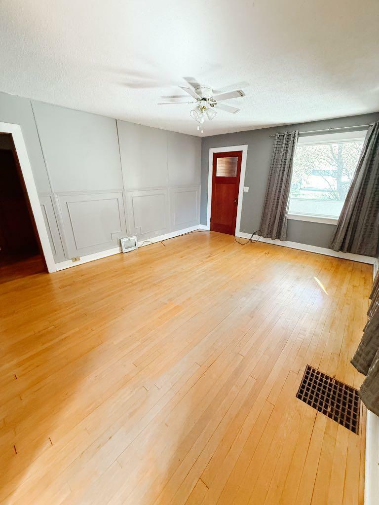 Photo de la propriété: 5108 51 Street AB T4T 2A3