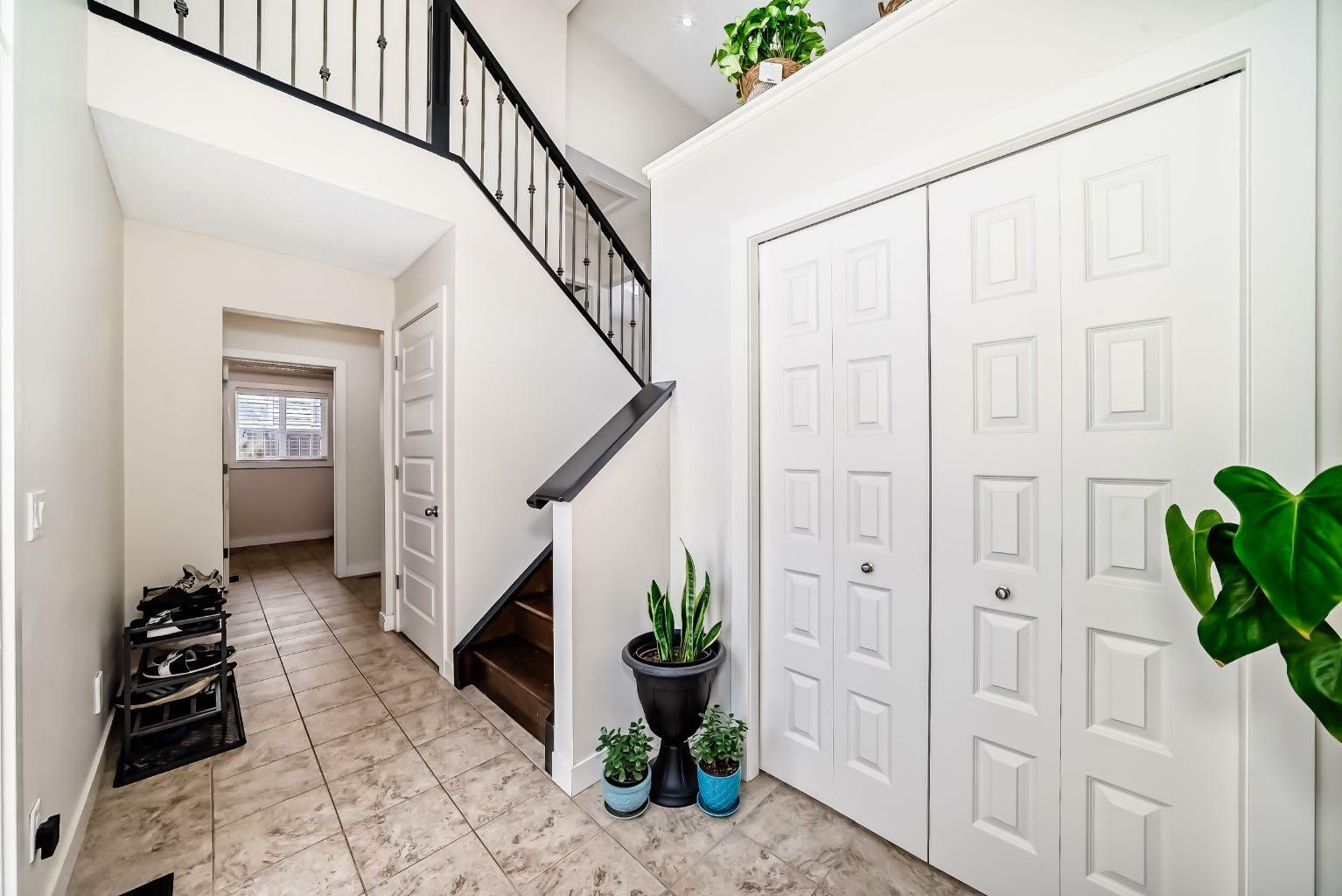 Property Photo:  612 Montgomery Close SE  AB T1B 0B7 