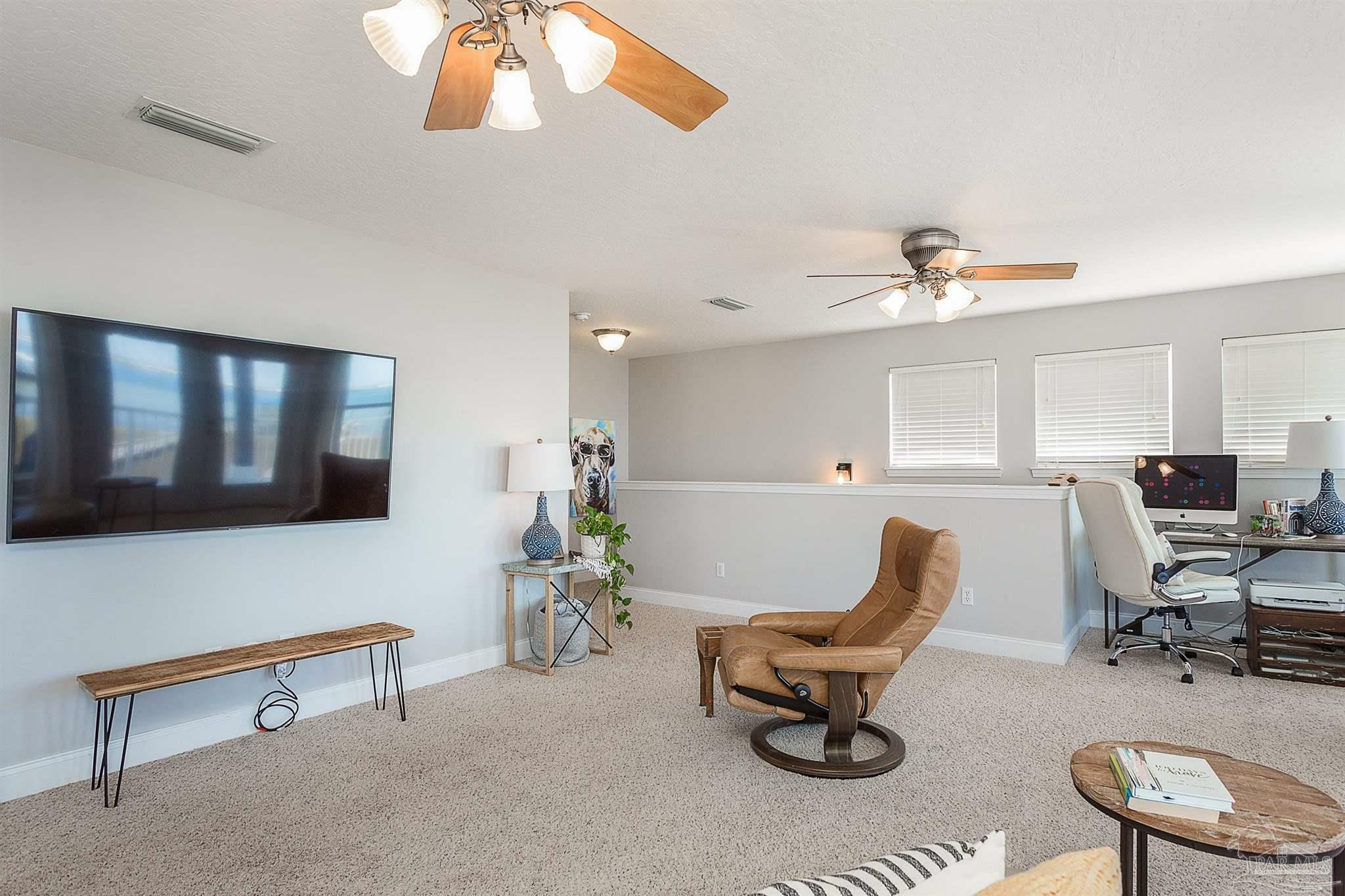 Property Photo: 236 Tecumseh Ln FL 32569