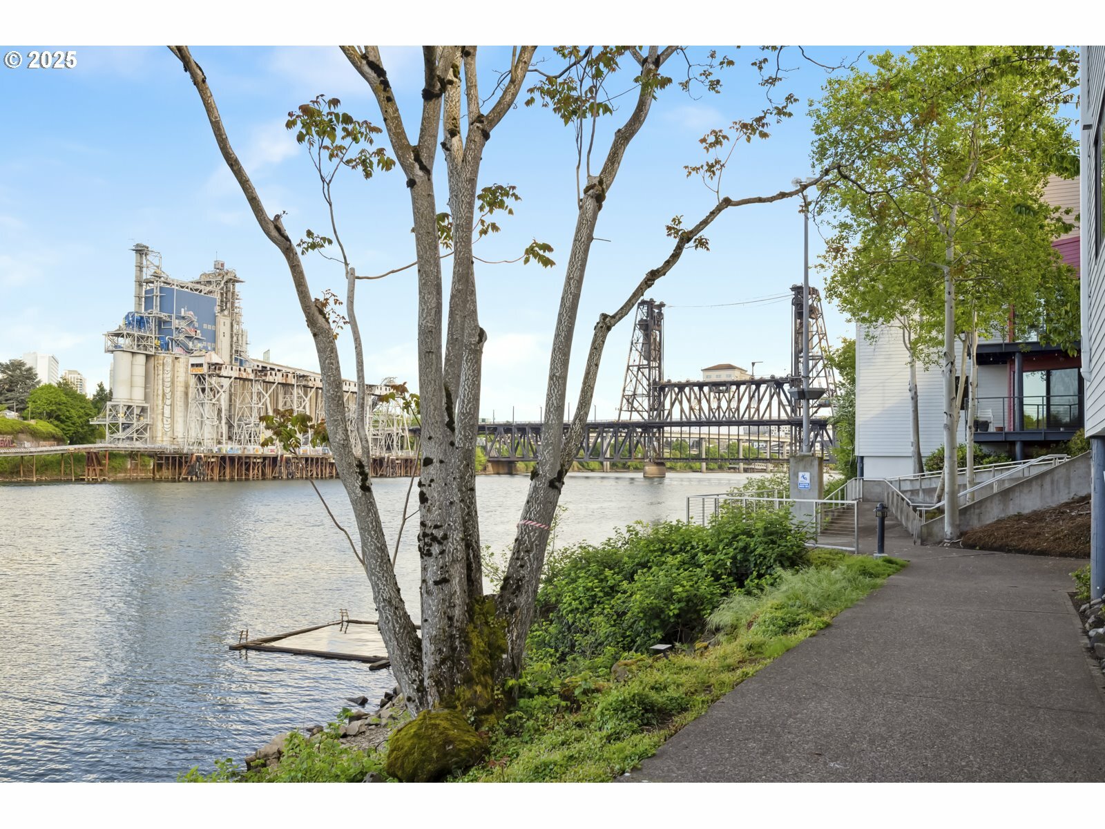Property Photo: 840 NW Naito Pkwy H-5 OR 97209
