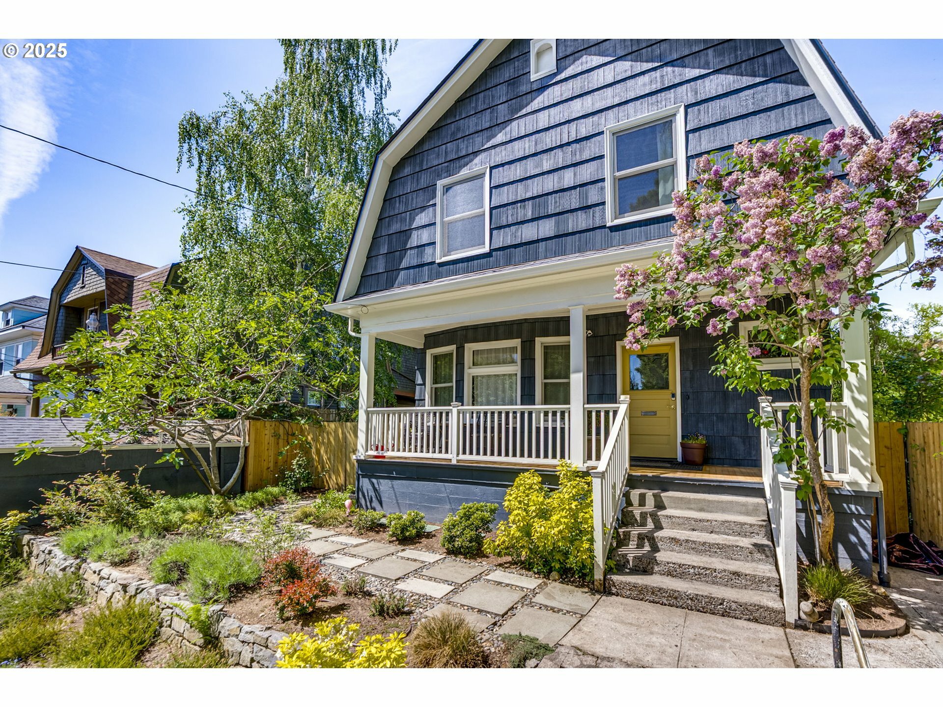 Property Photo: 2229 NE 8th Ave OR 97212