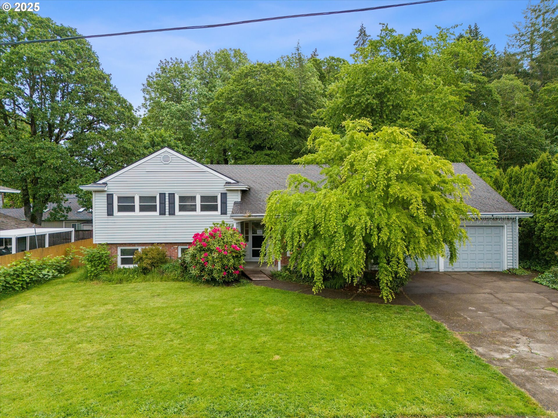 Property Photo:  1195 Hallinan St  OR 97034 