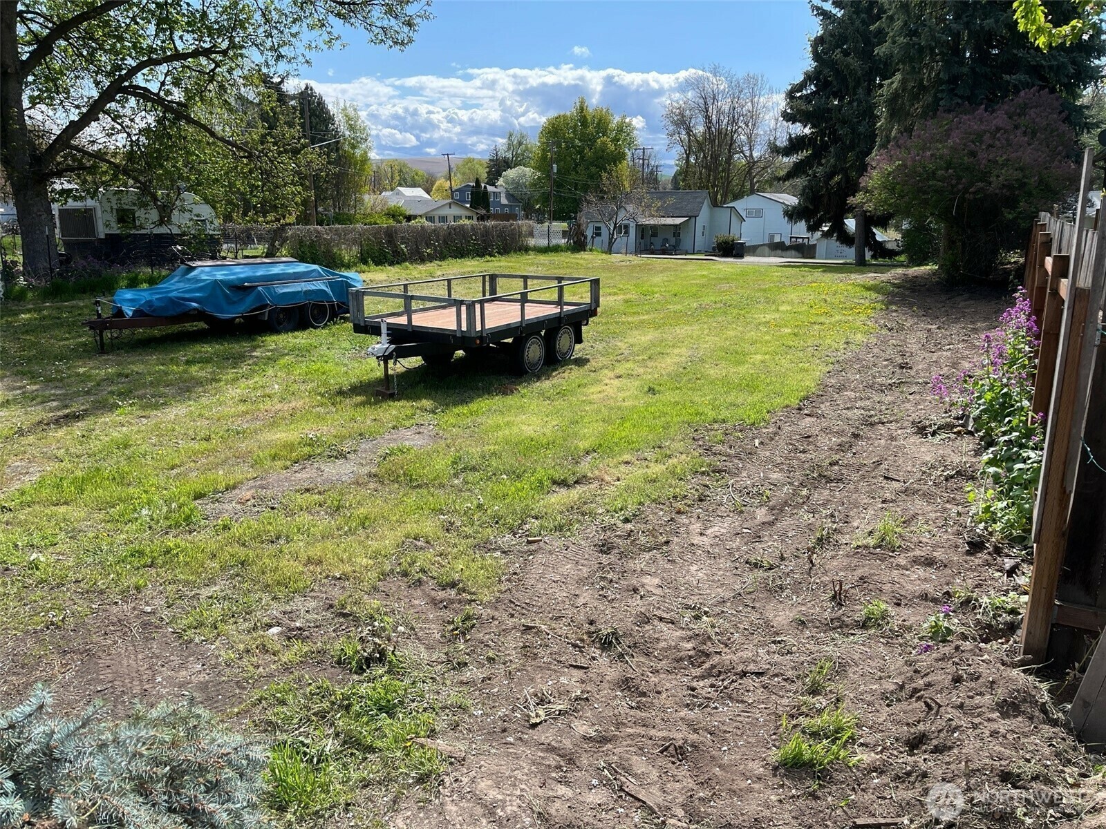 Property Photo: 206 W Patit Avenue WA 99328