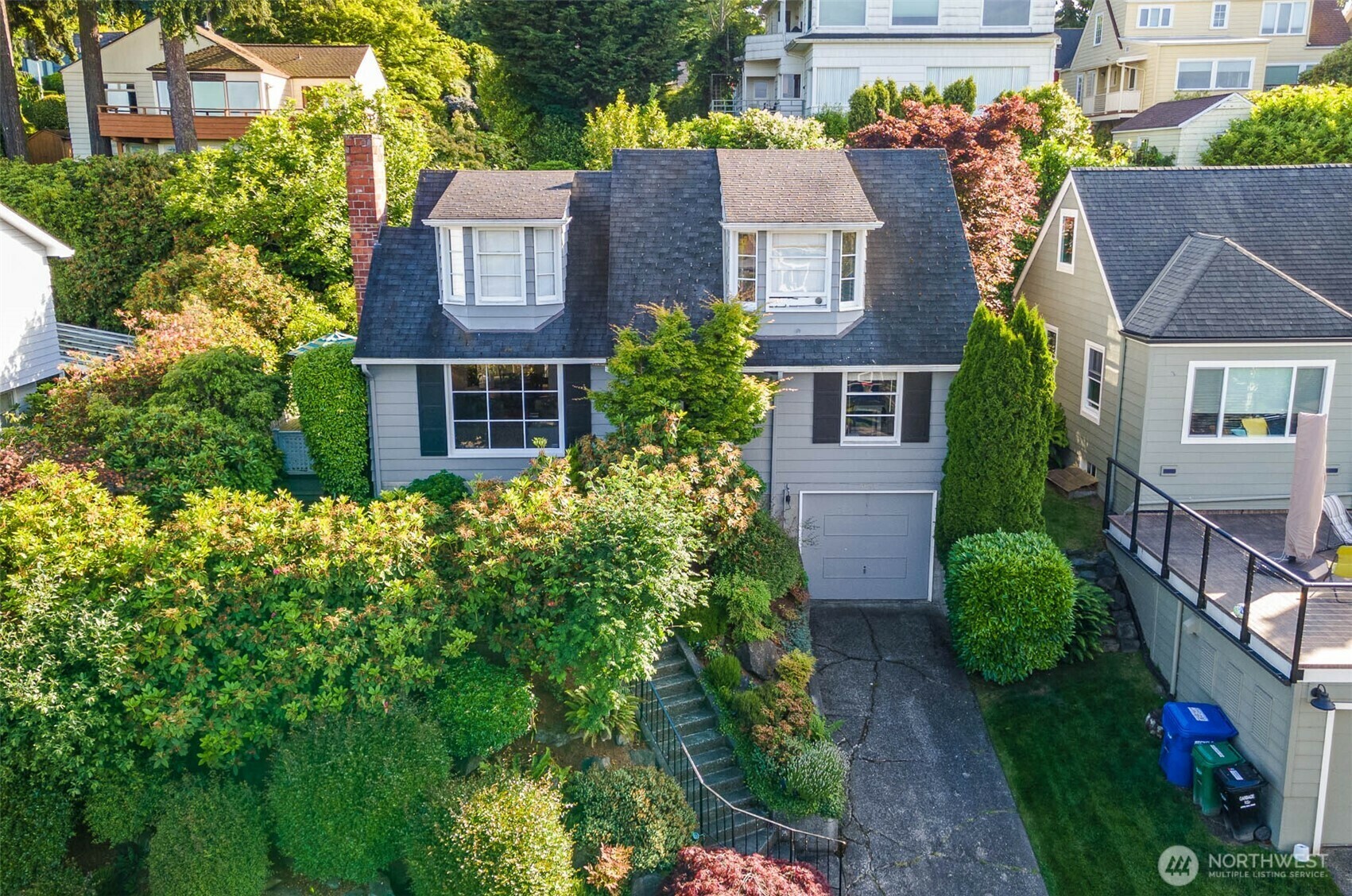 Property Photo: 5051 Harold Place NE WA 98105