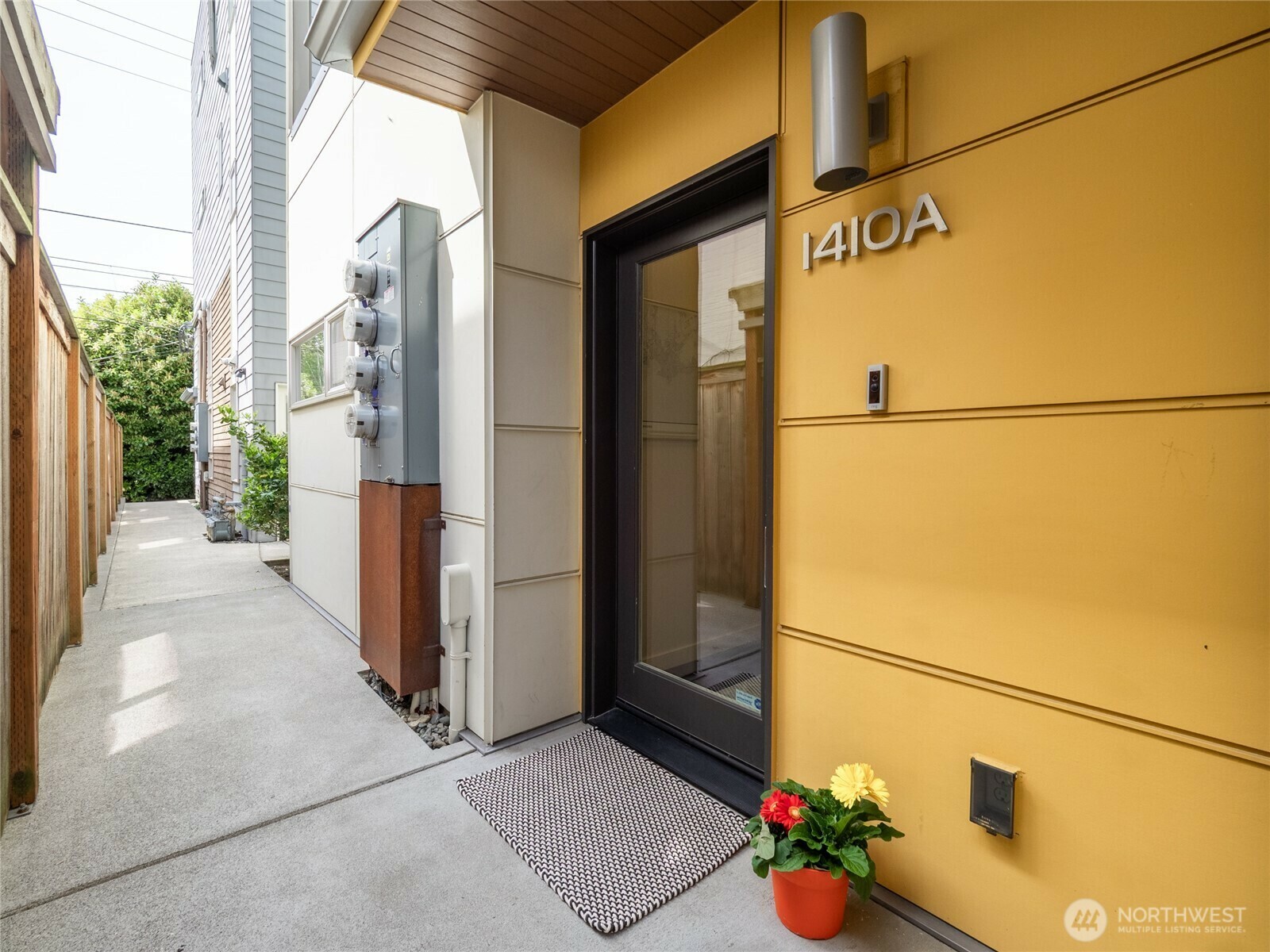 Property Photo: 1410 20th Avenue A WA 98122