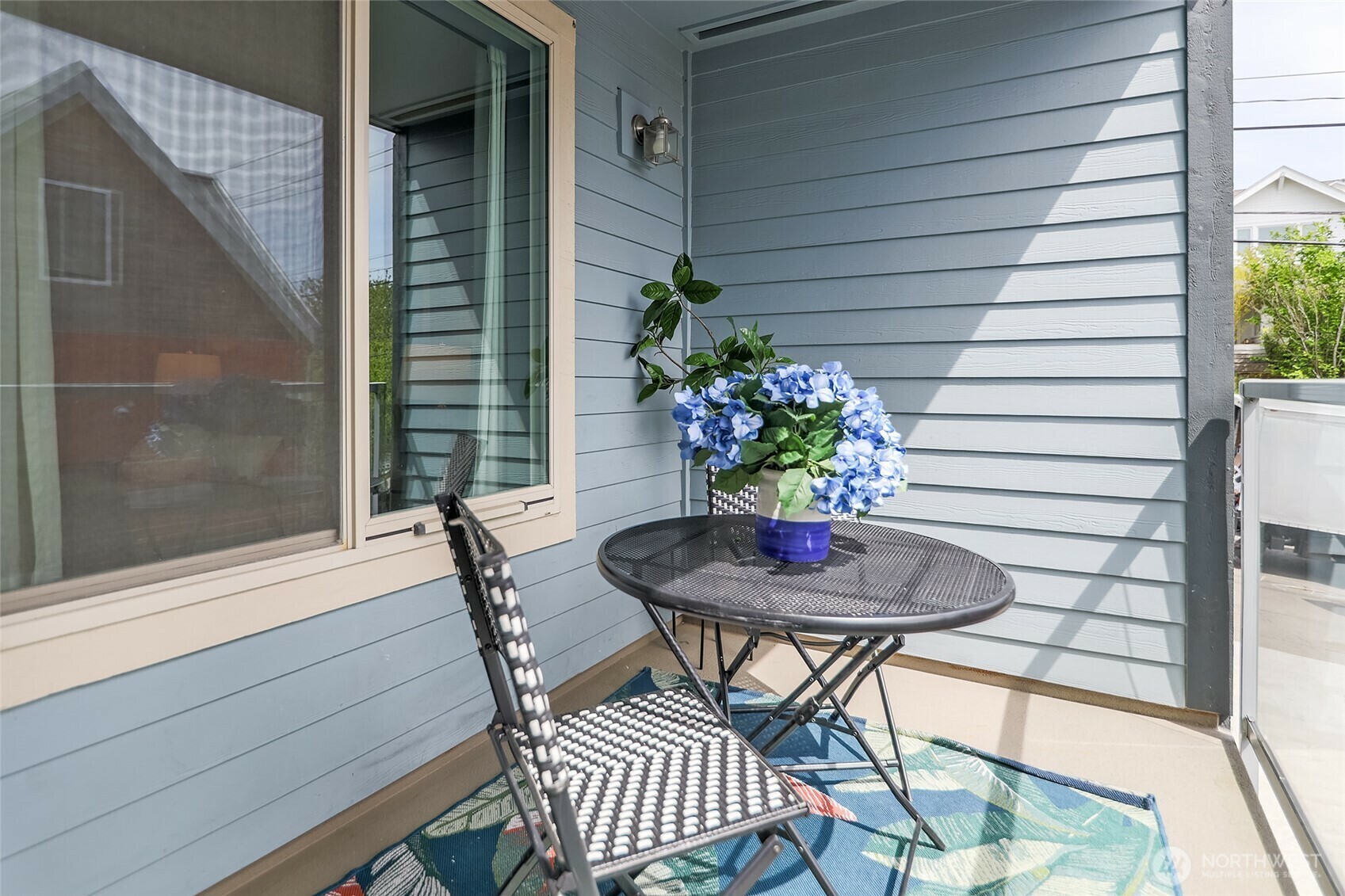 Property Photo: 4421 Greenwood Avenue N 202 WA 98103
