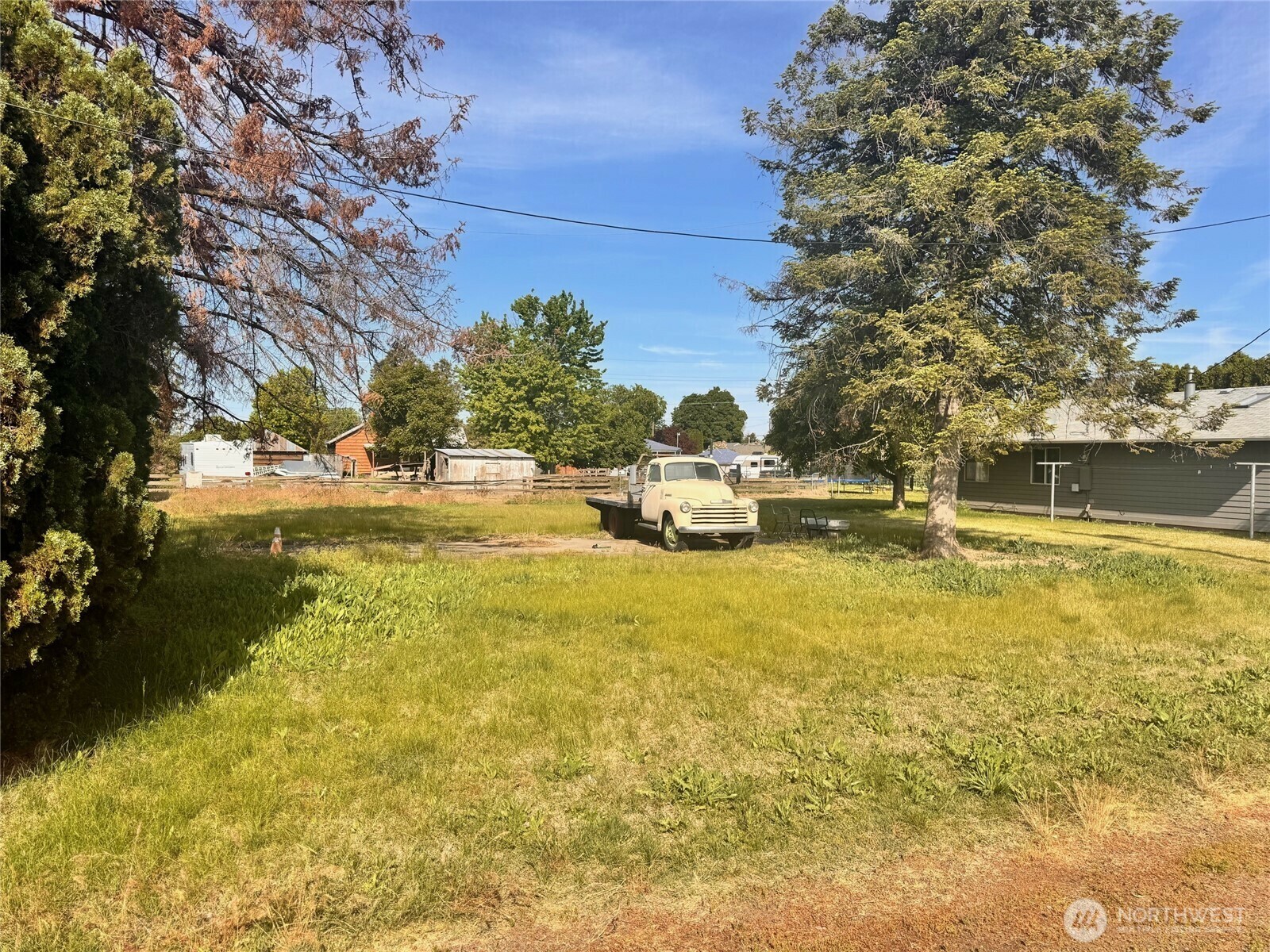 Property Photo: 325 NE Della WA 99324