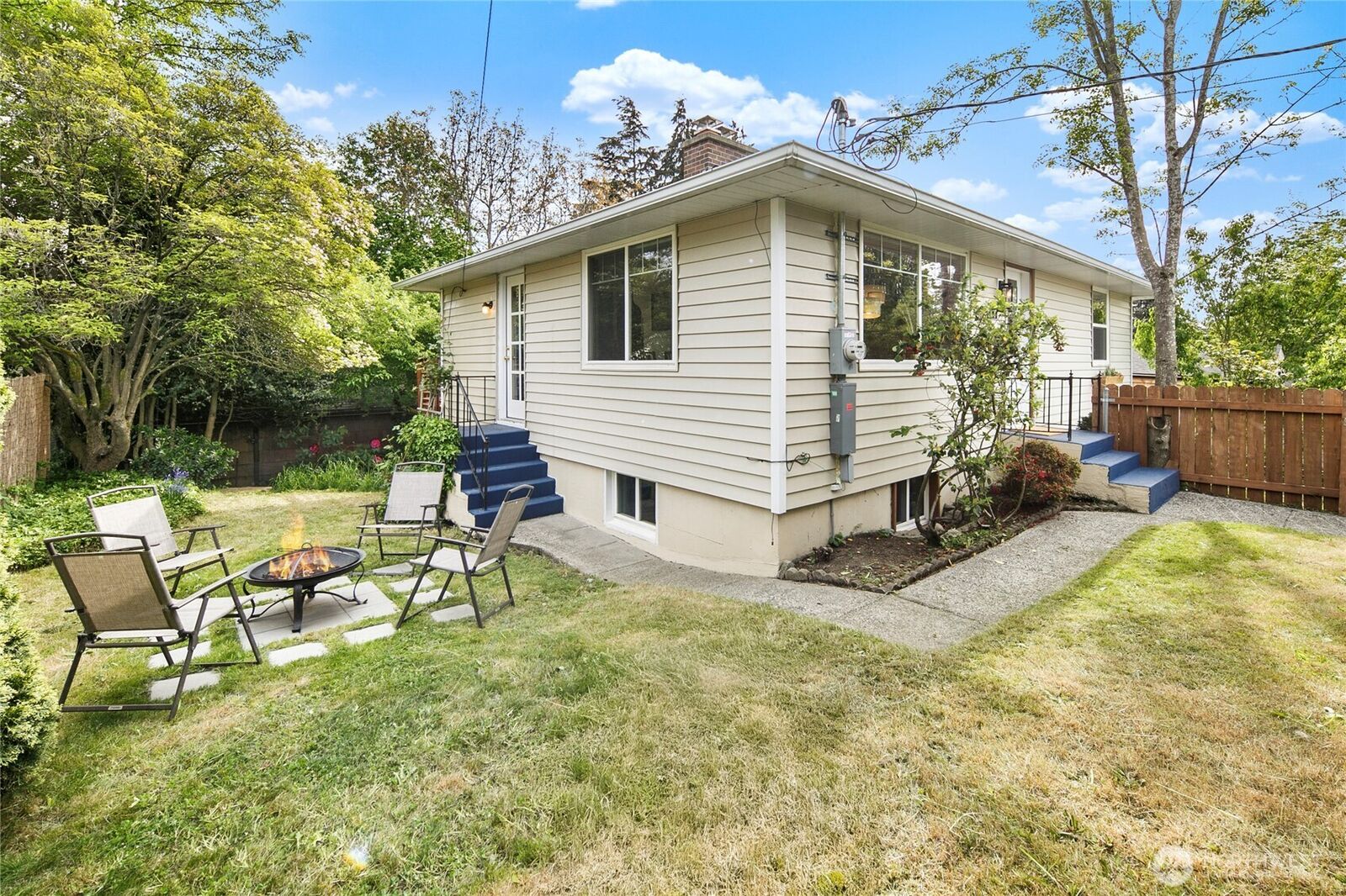 Property Photo:  1717 N 90th Street  WA 98103 