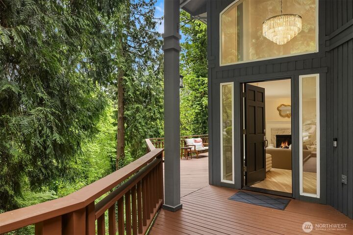 Property Photo:  4755  Fernridge Lane  WA 98040 
