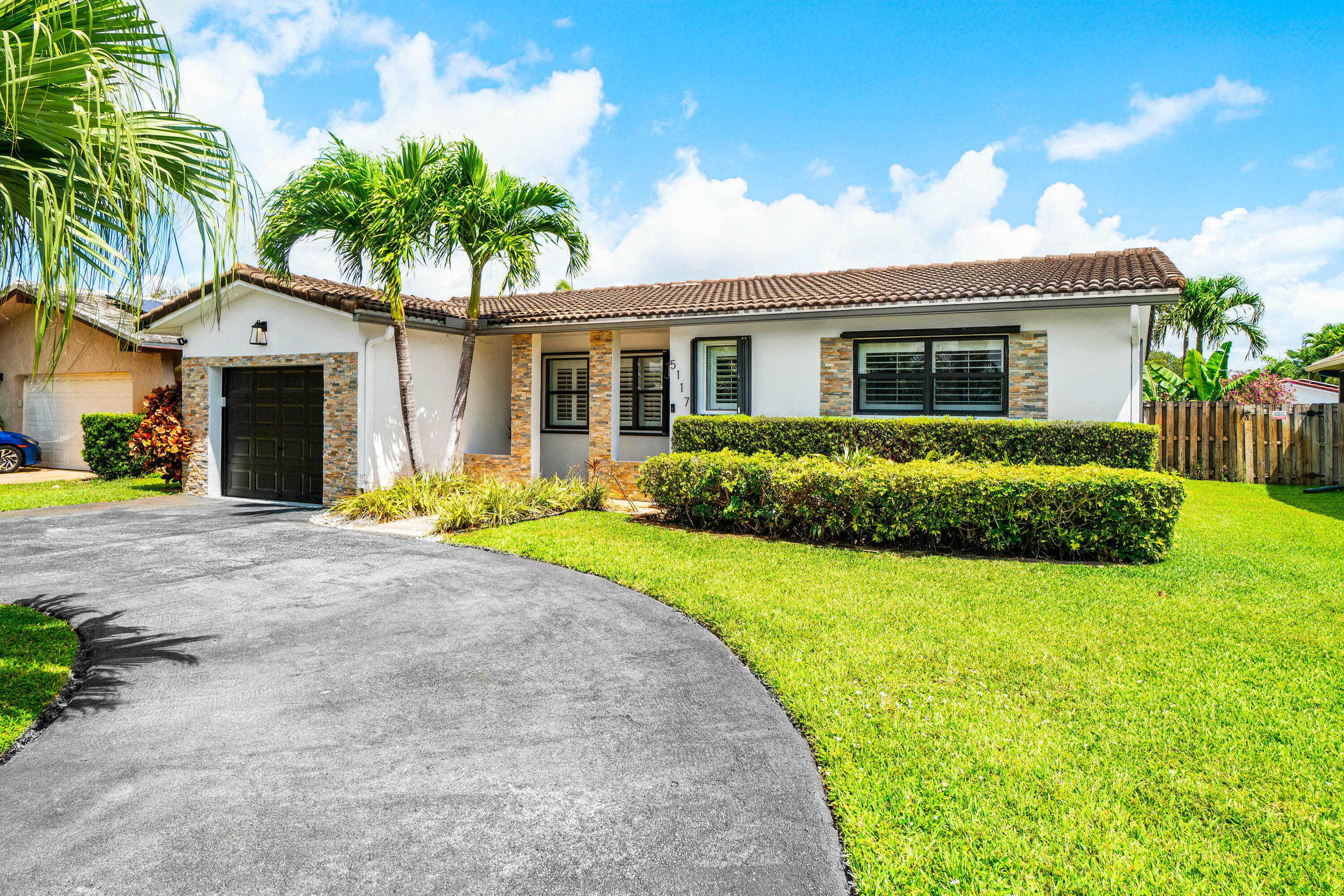 Property Photo: 5117 Cleveland Street FL 33021