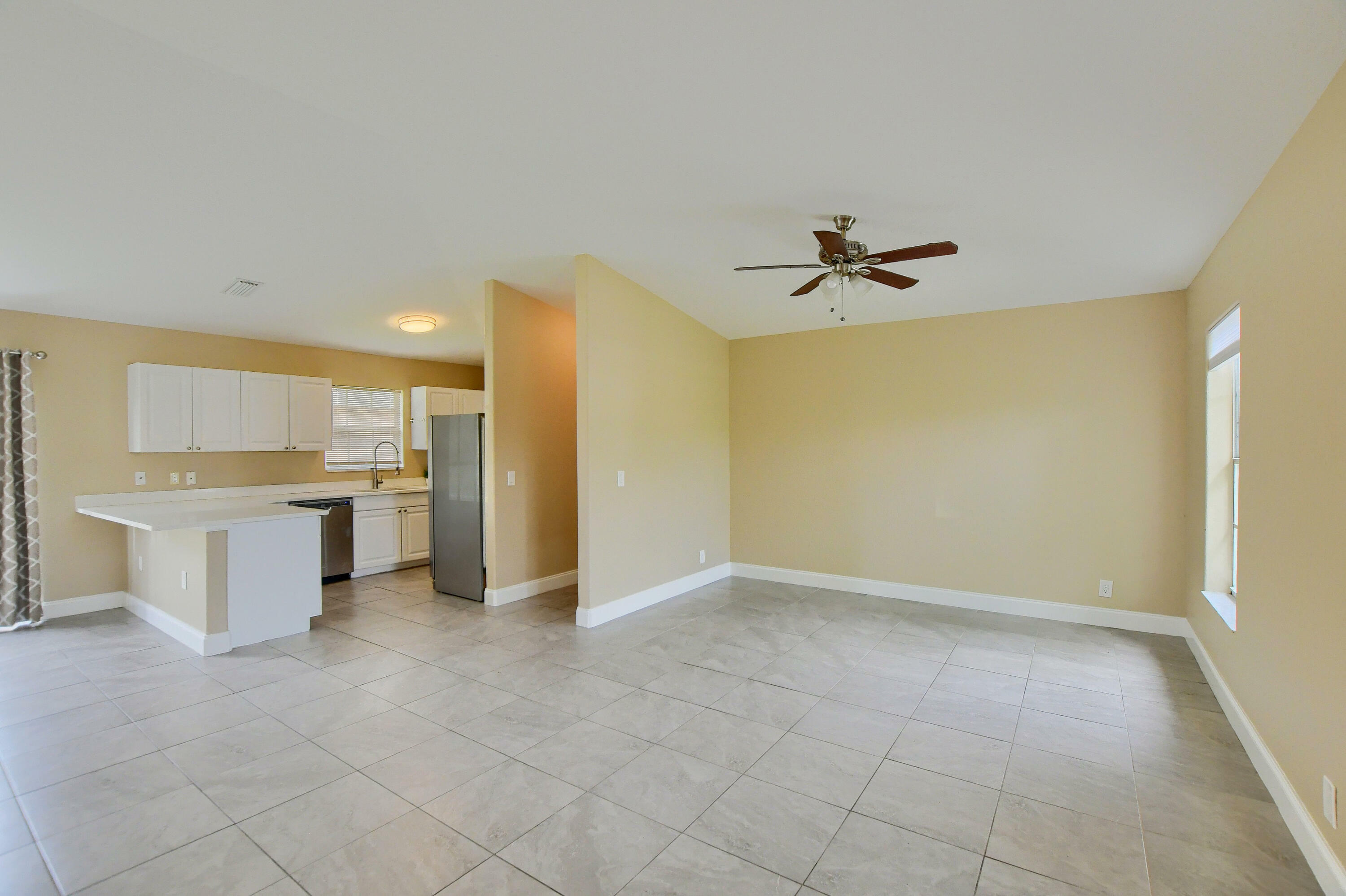 Property Photo: 102 SW 13th Avenue FL 33444