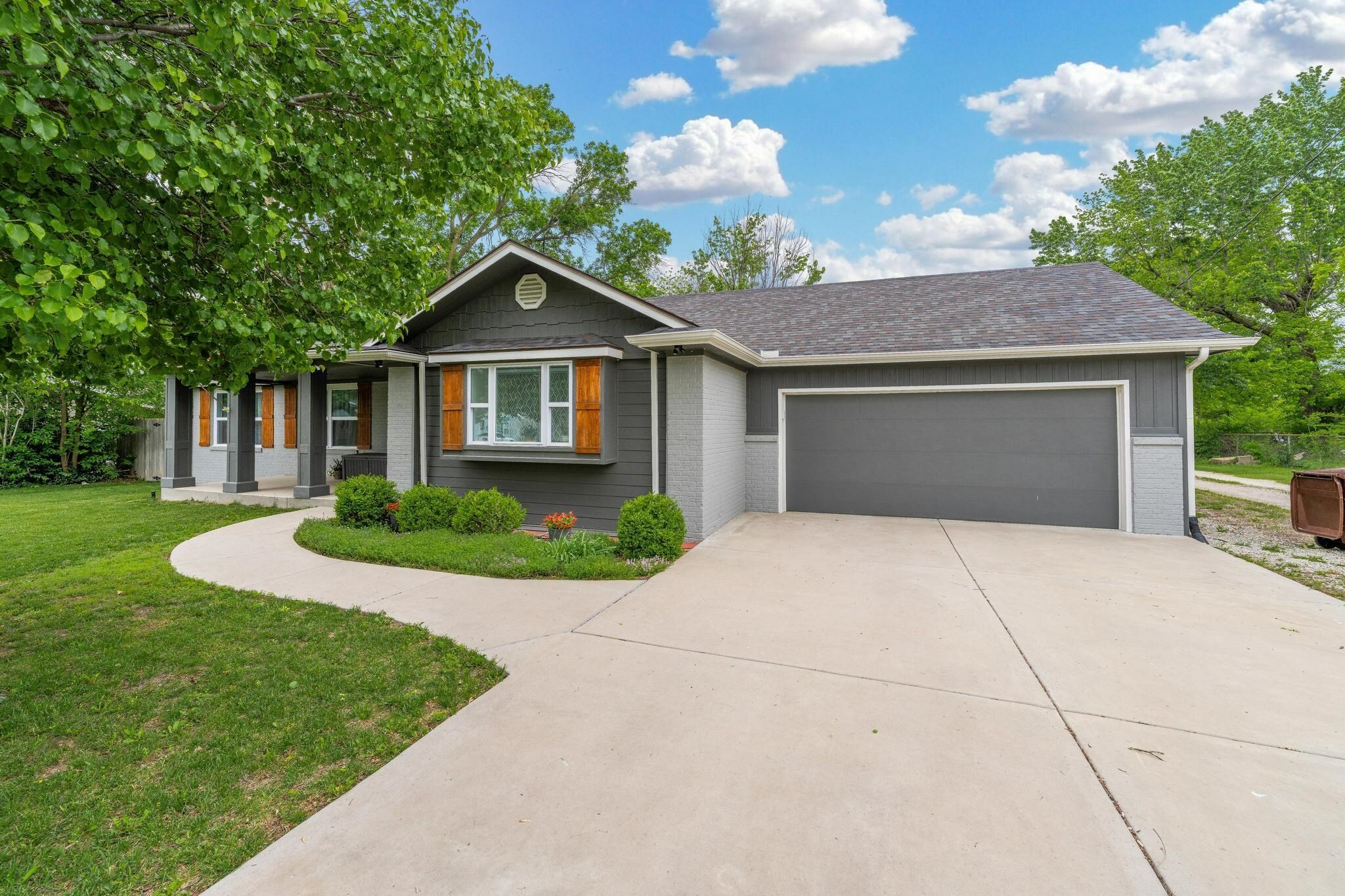 151 N Jackson Heights St  Wichita KS 67206 photo