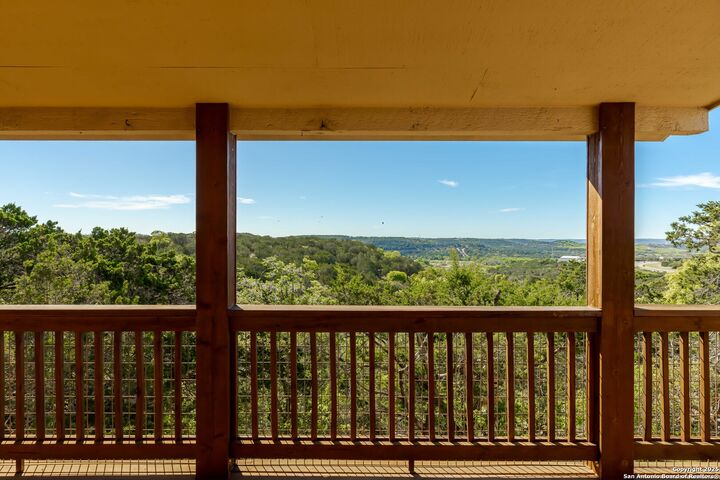 Property Photo: 107 Mesa Del Sol TX 78028