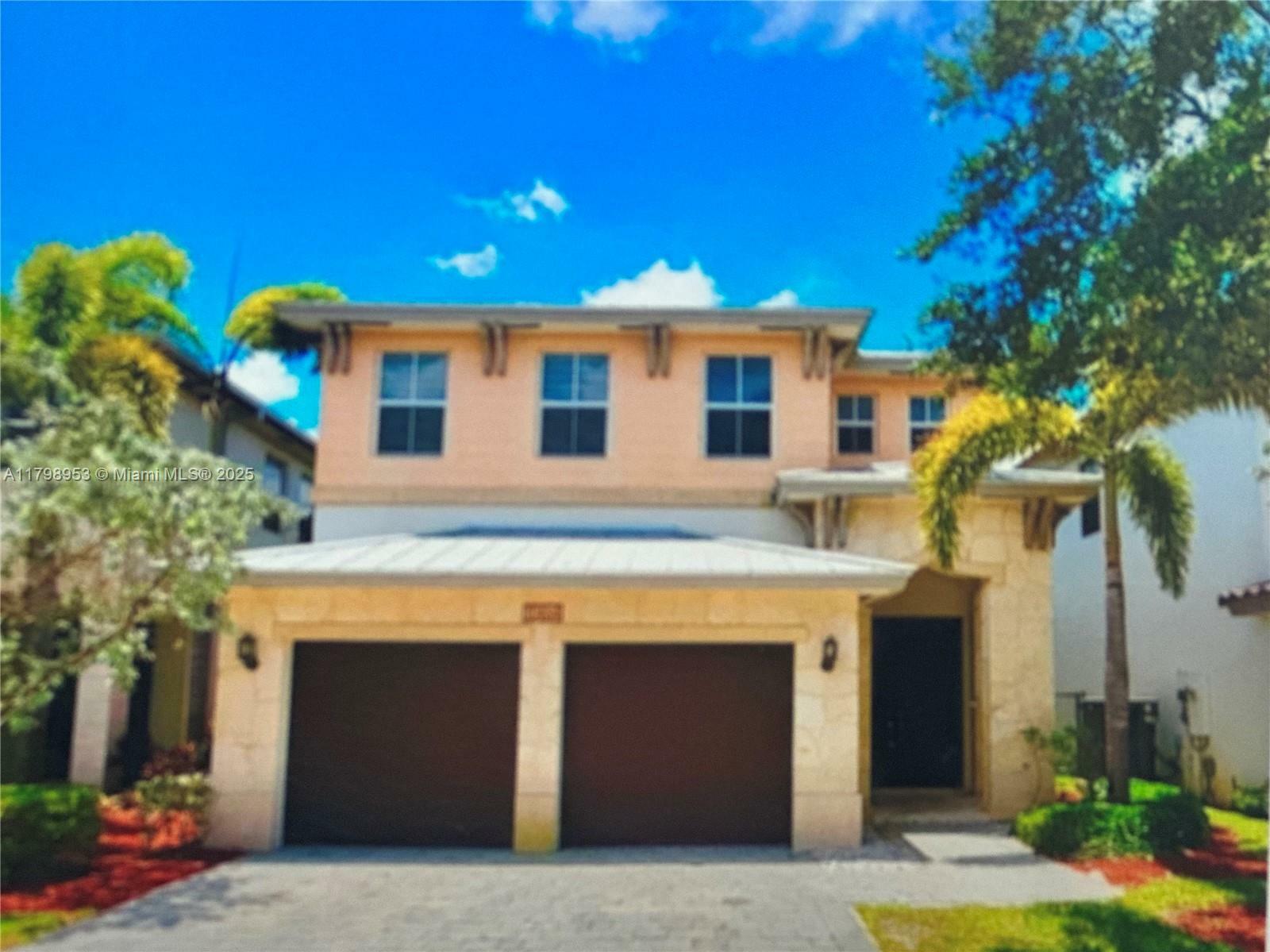Property Photo: 10464 NW 70th Ln FL 33178