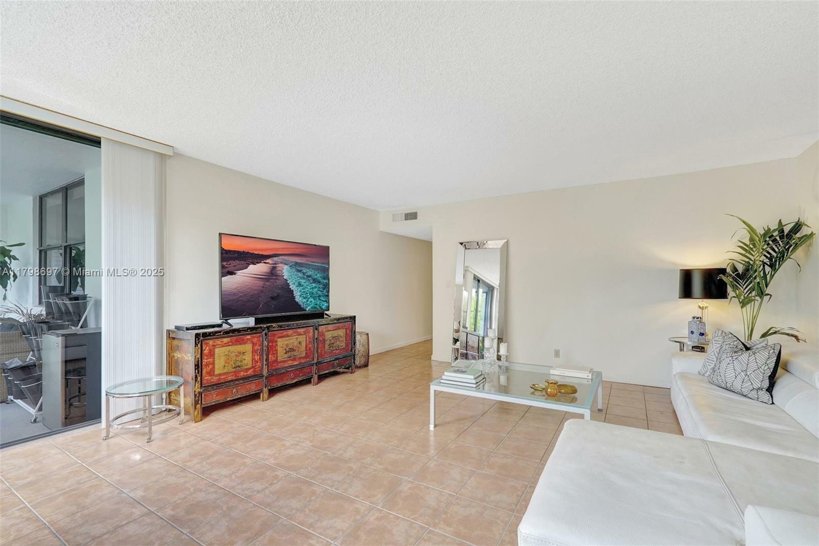 Property Photo: 3350 NE 192 St 3G-B FL 33180